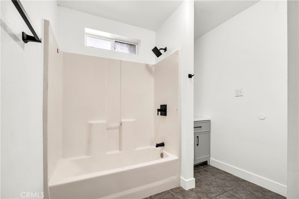 125 W Tichenor Street