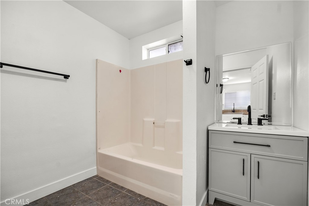 125 W Tichenor Street