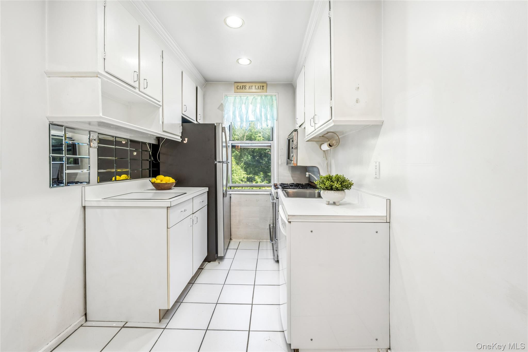 247 Parkview Avenue Unit: 3P