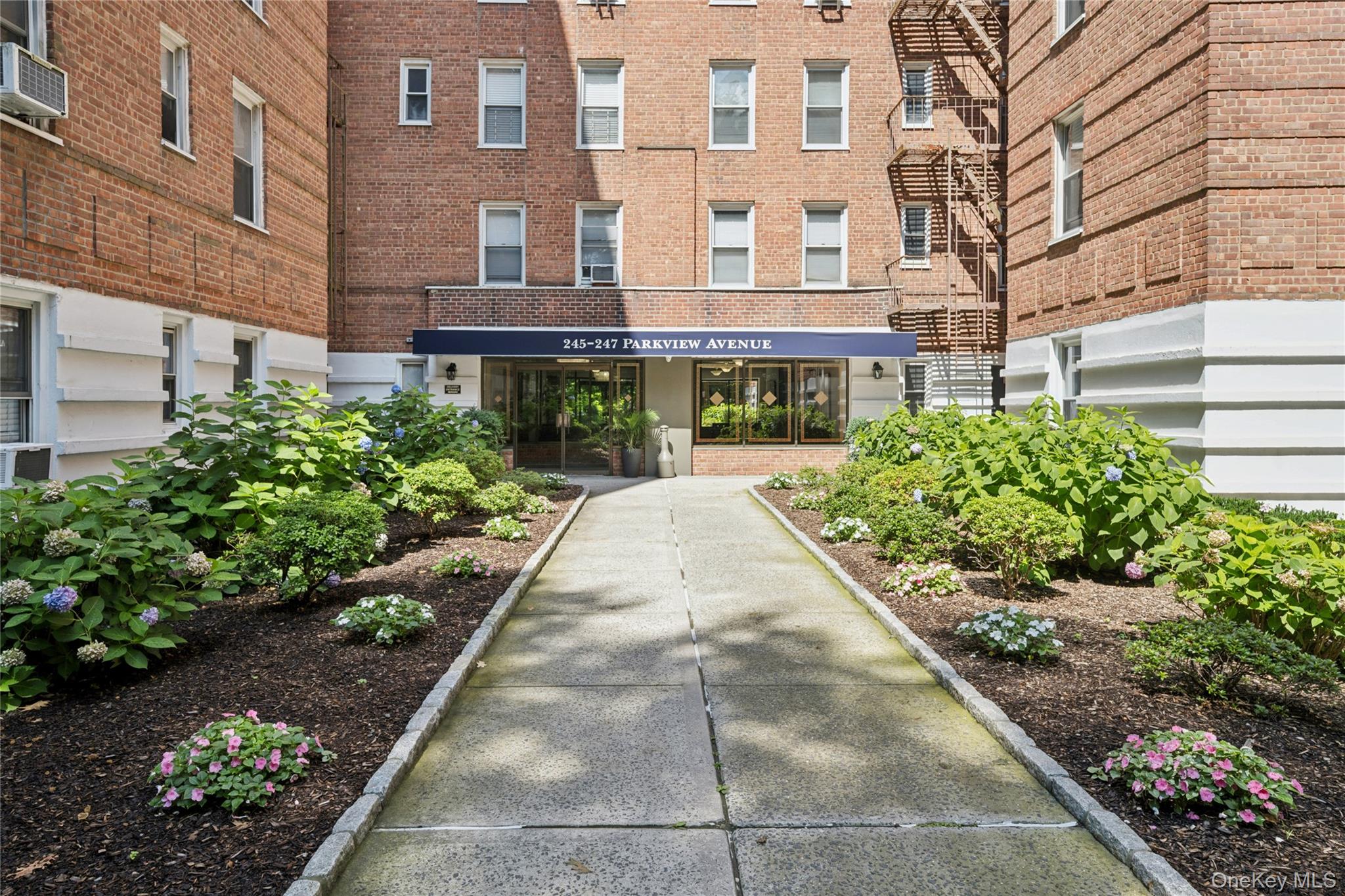 247 Parkview Avenue Unit: 3P