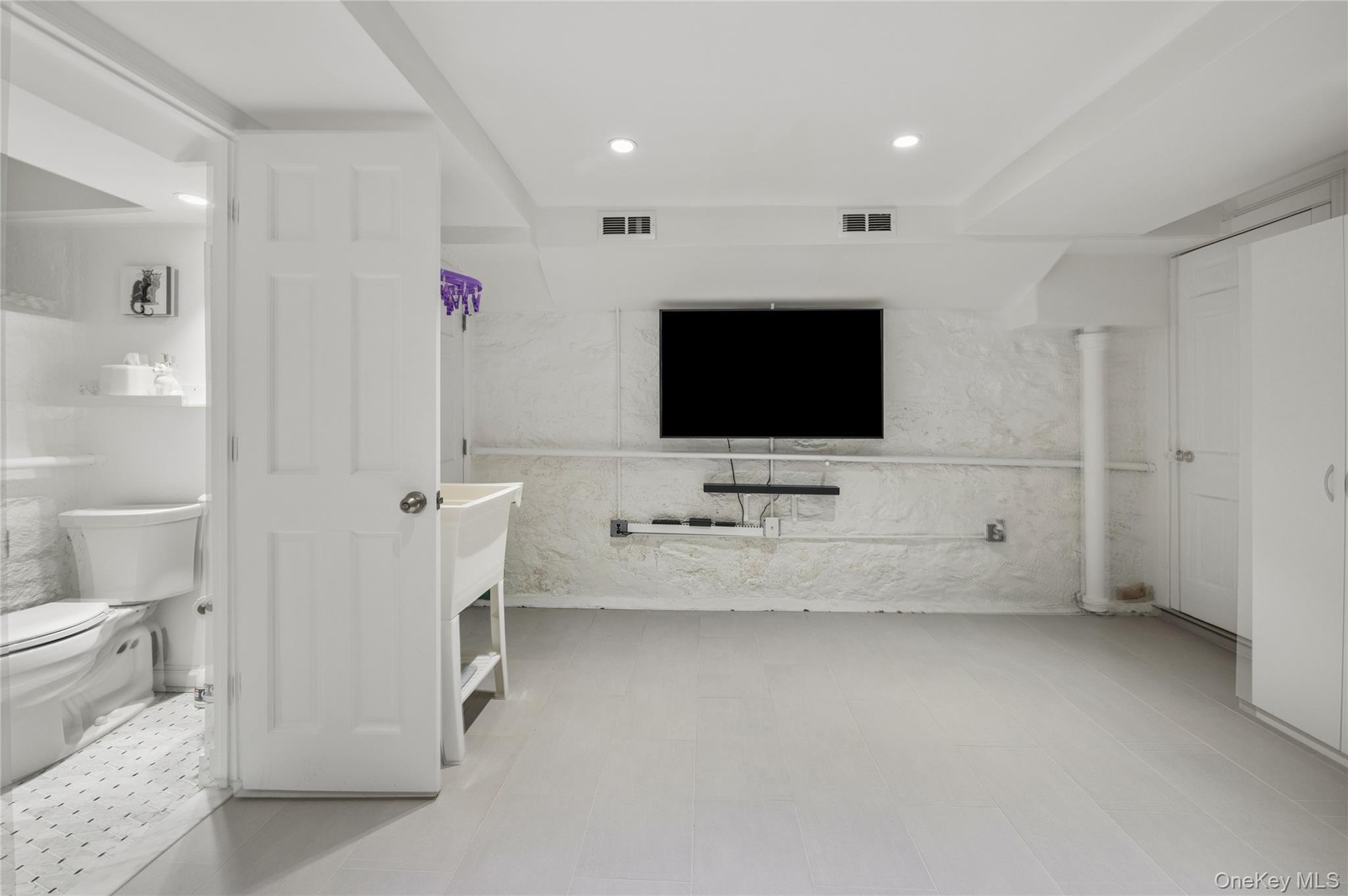 211 Douglas Place