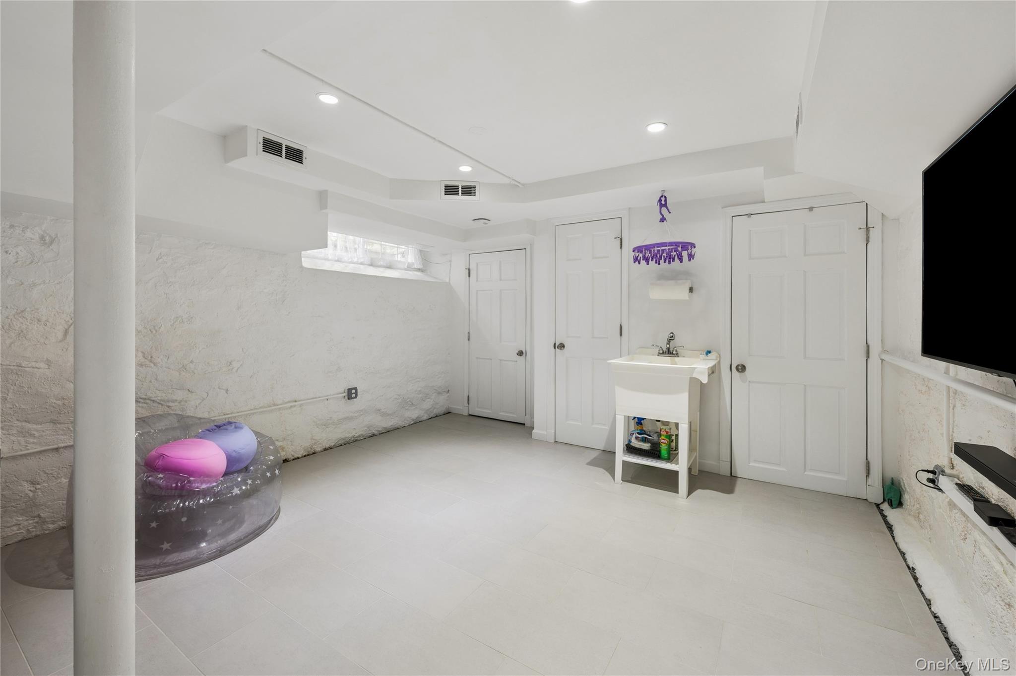 211 Douglas Place