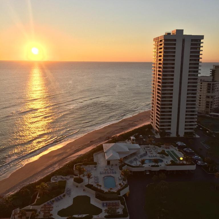 5550 N Ocean Drive 22b