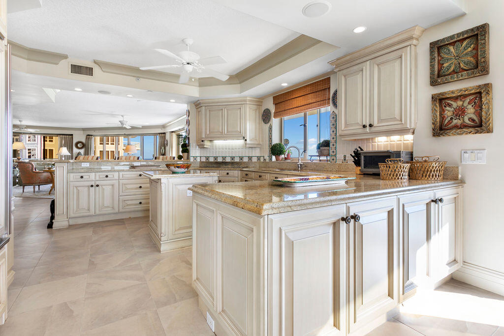 3920 N Ocean Drive 6a