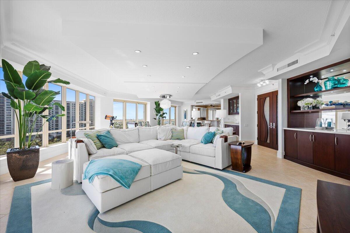 3920 N Ocean Drive 11b