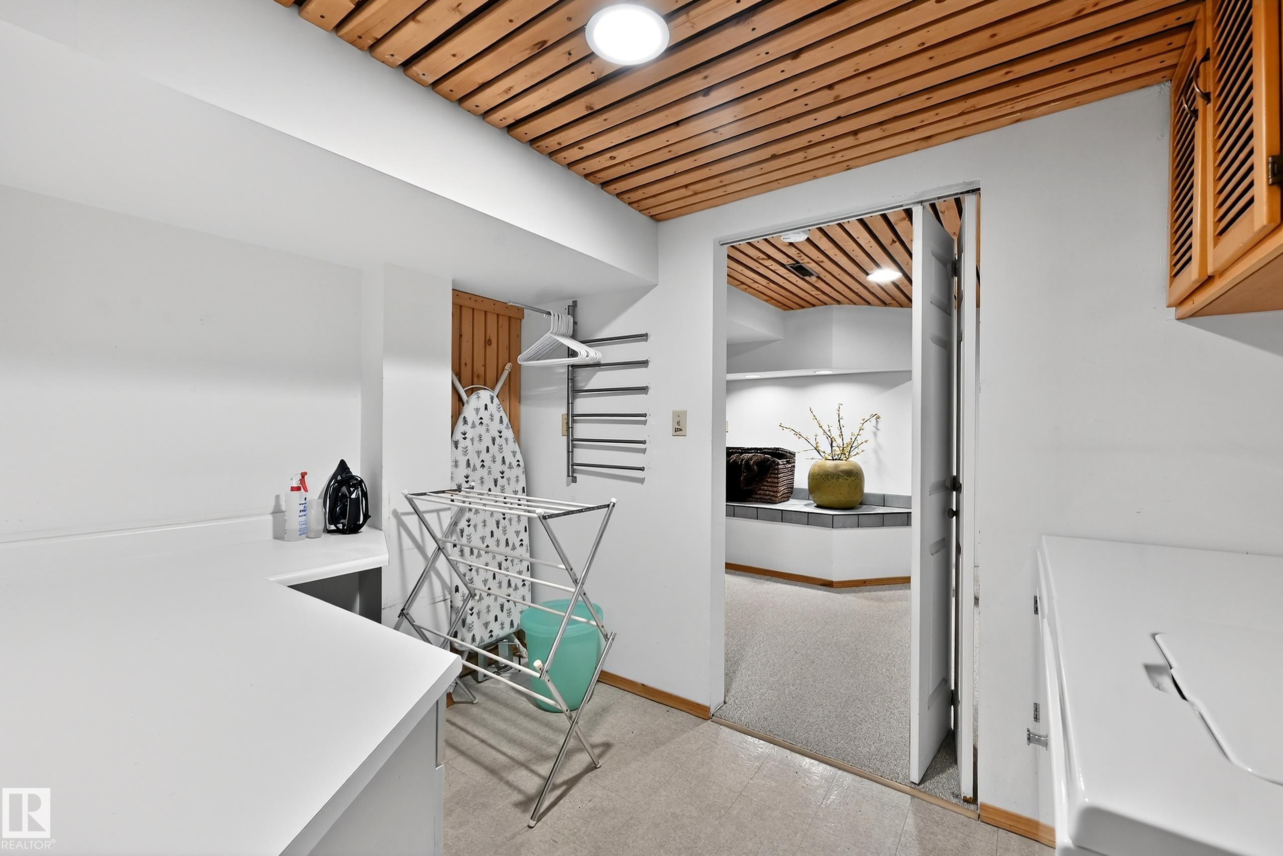 11627 76 AV NW