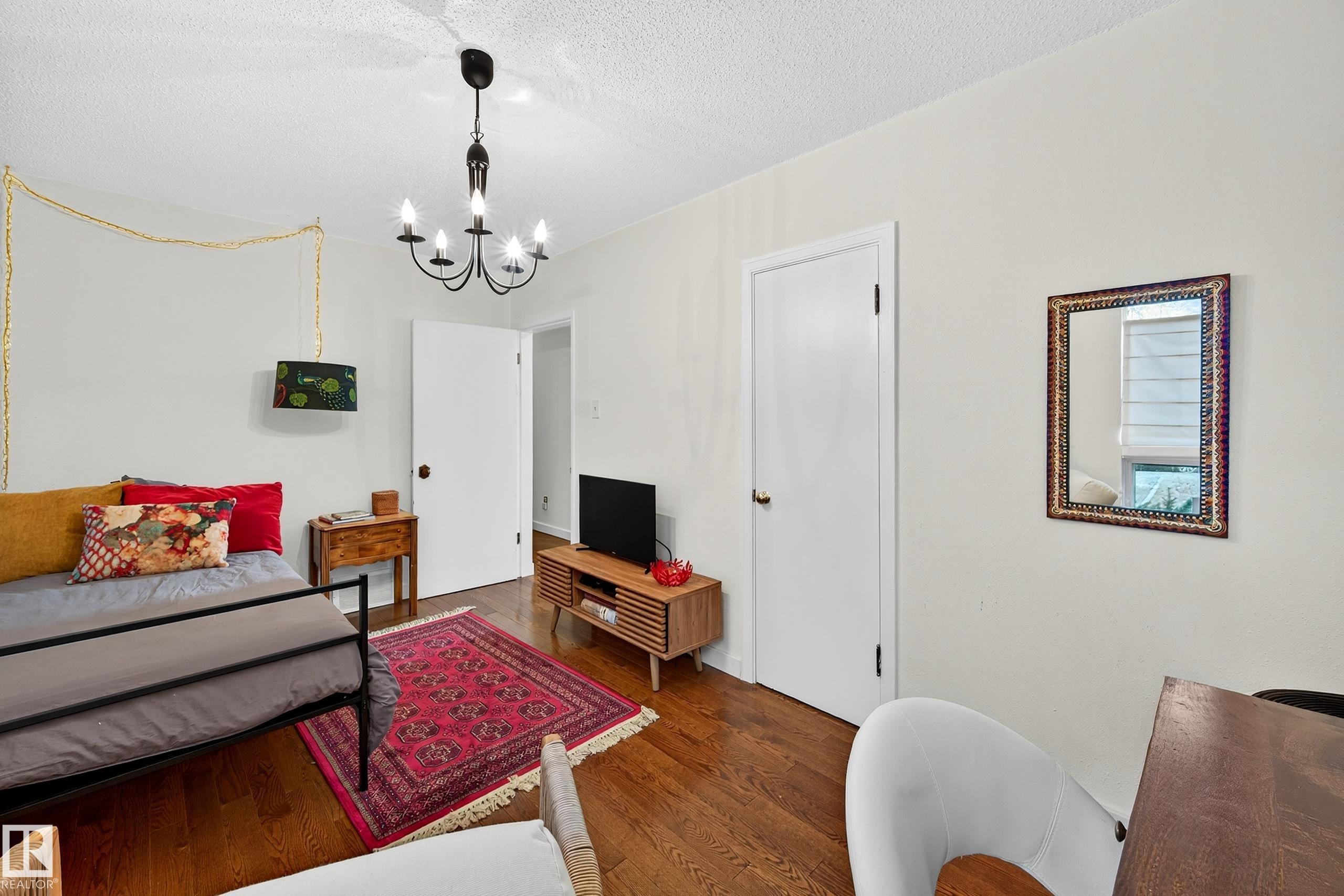 11627 76 AV NW