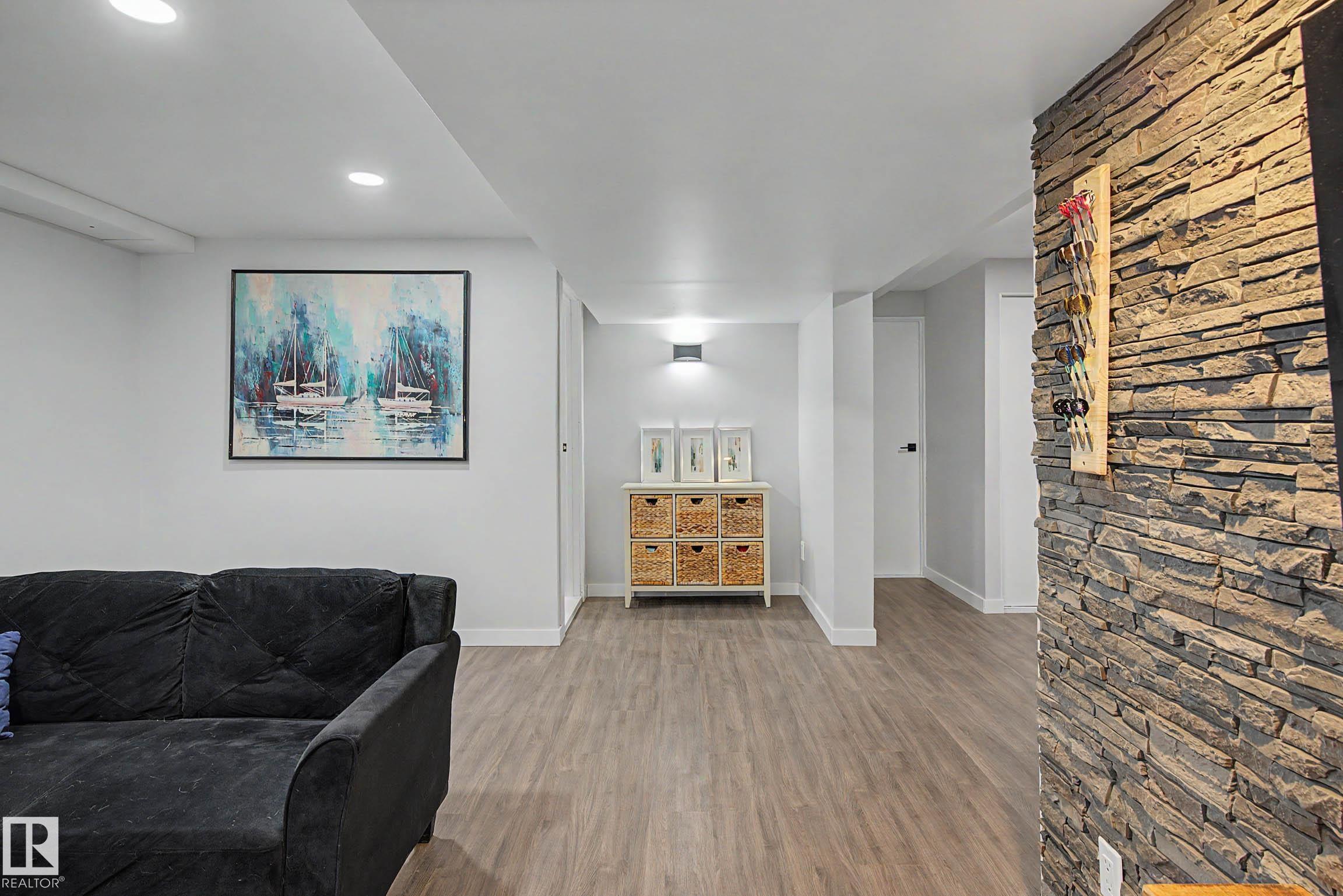 6118 37A AV NW