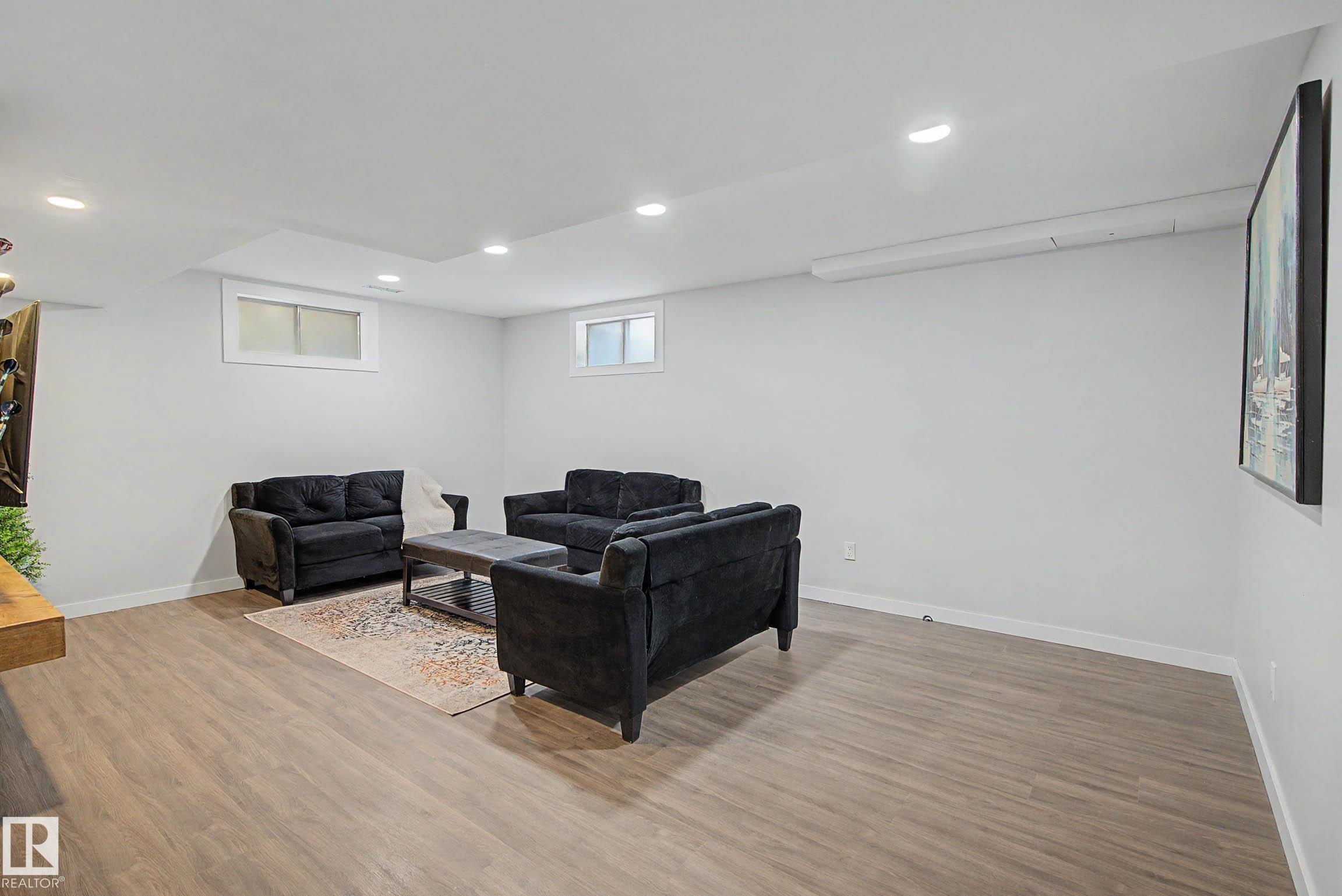 6118 37A AV NW
