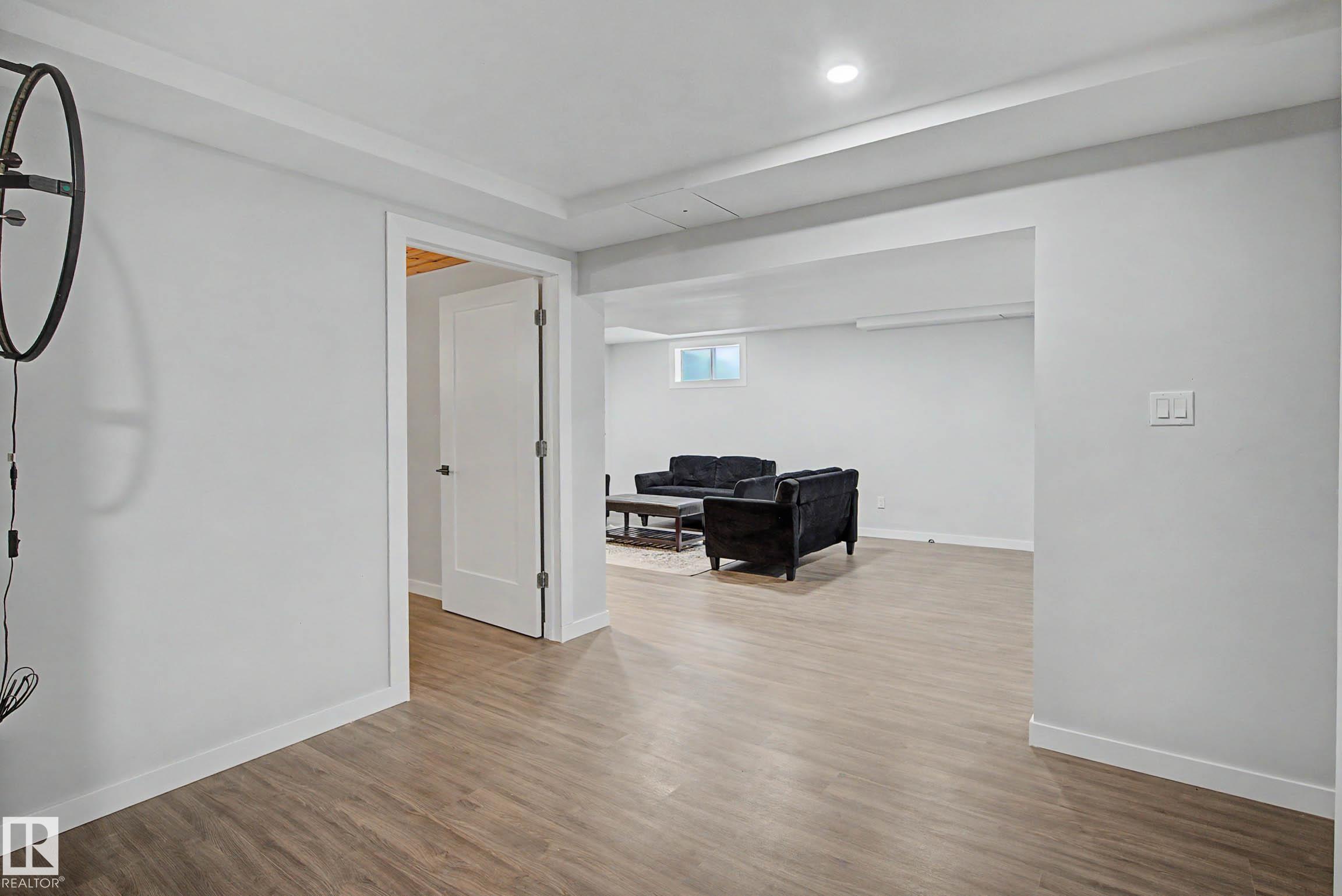 6118 37A AV NW
