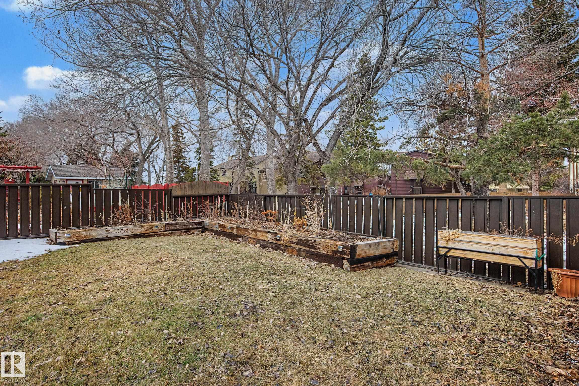 6118 37A AV NW
