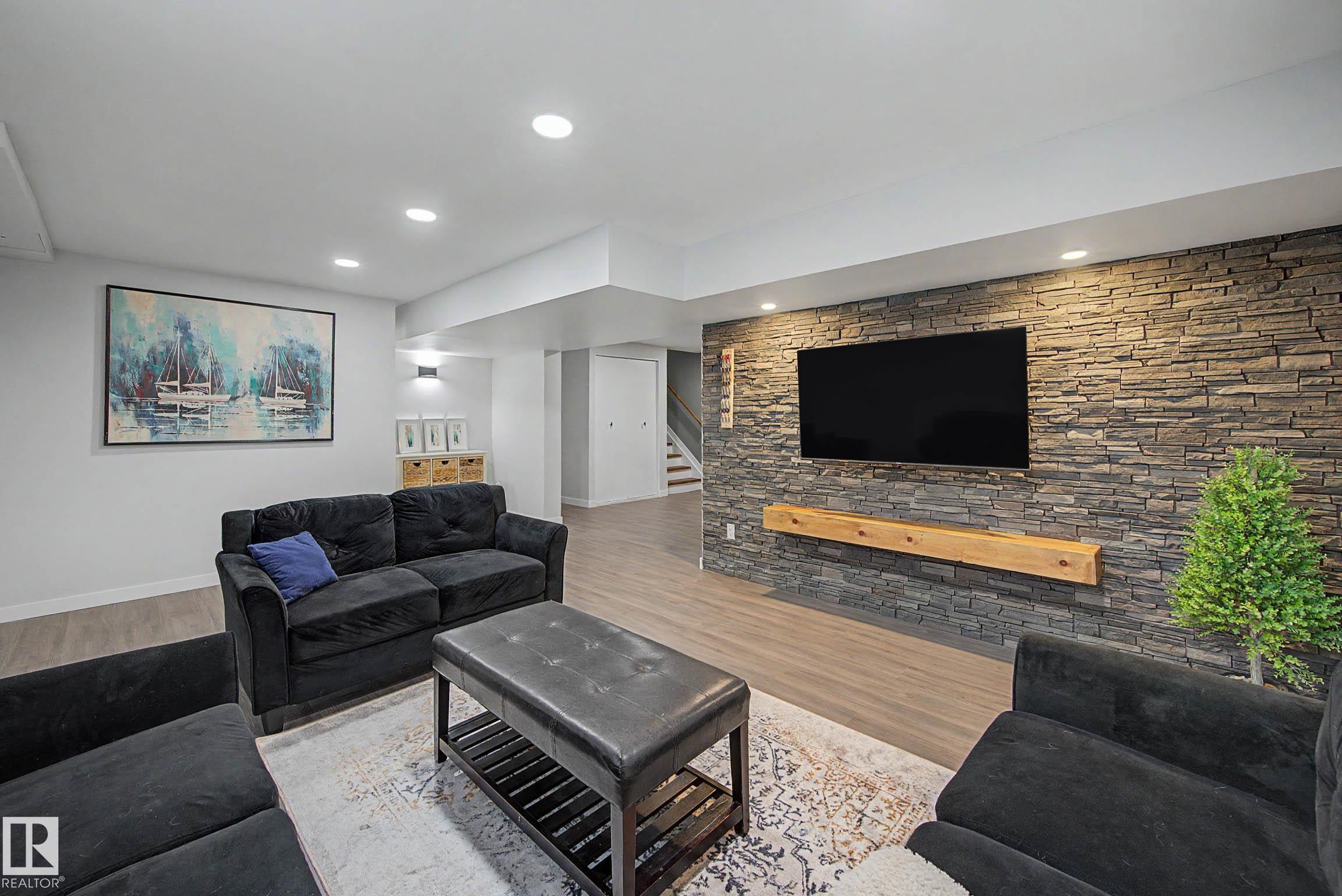 6118 37A AV NW