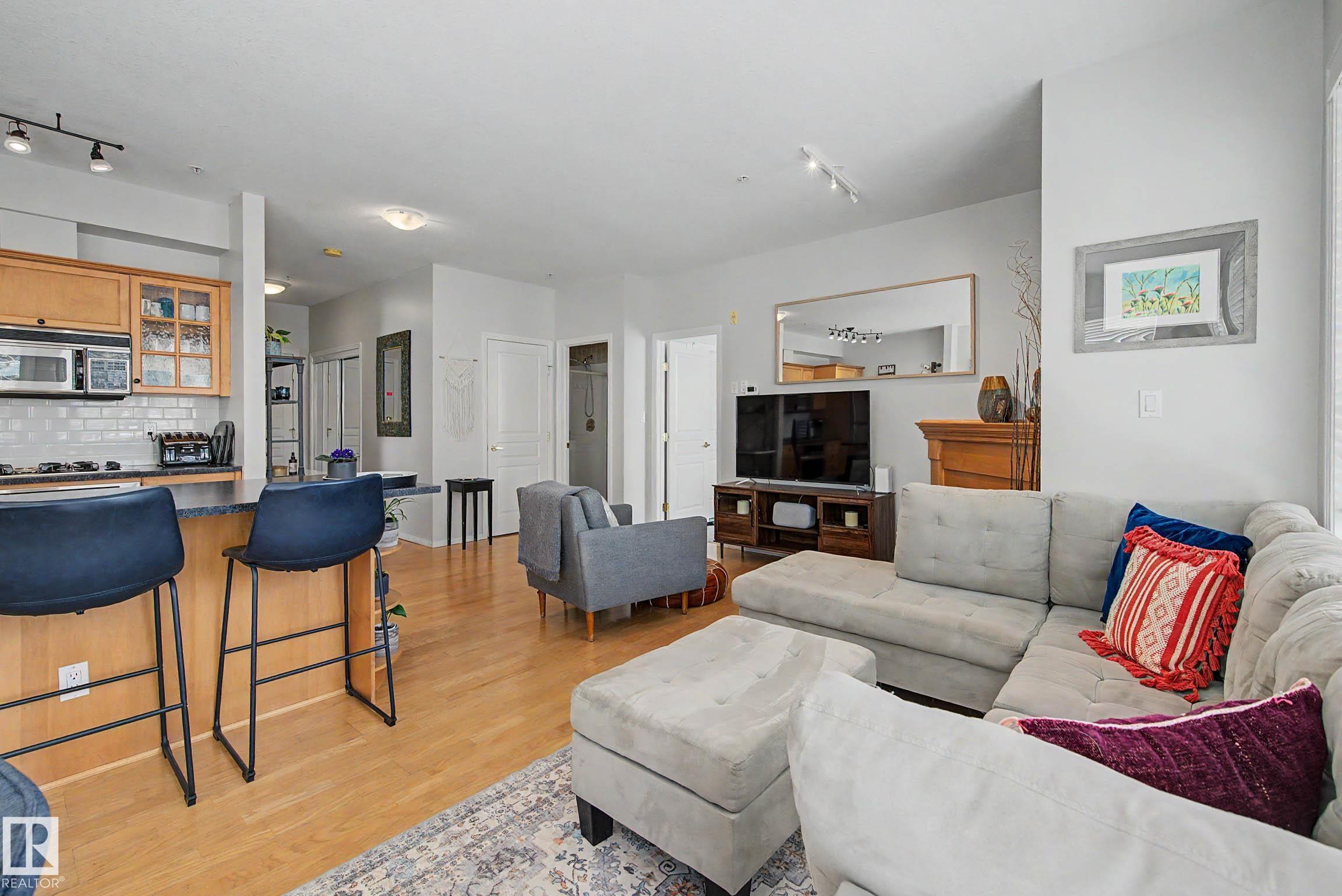 #334 10023 110 ST NW