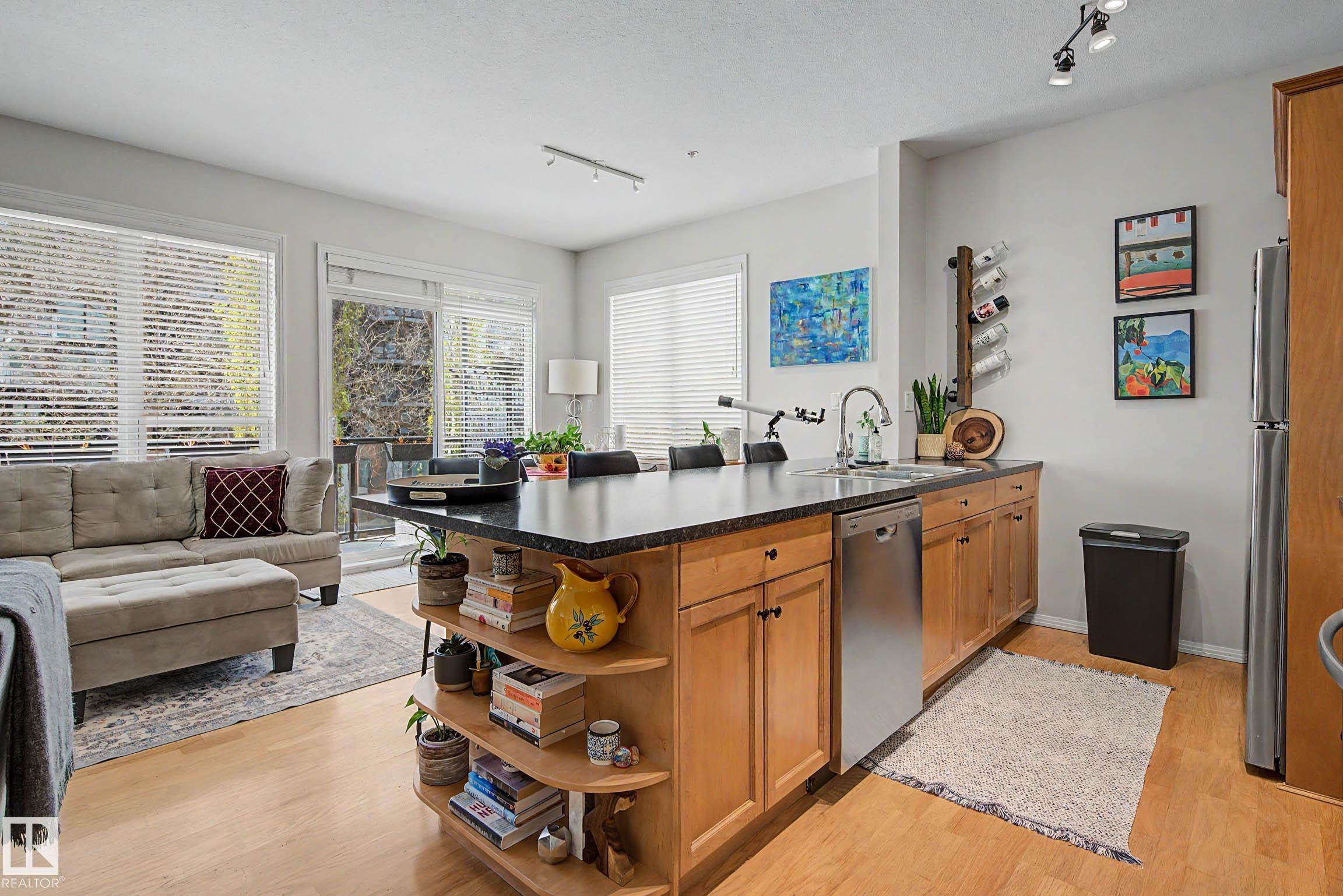 #334 10023 110 ST NW