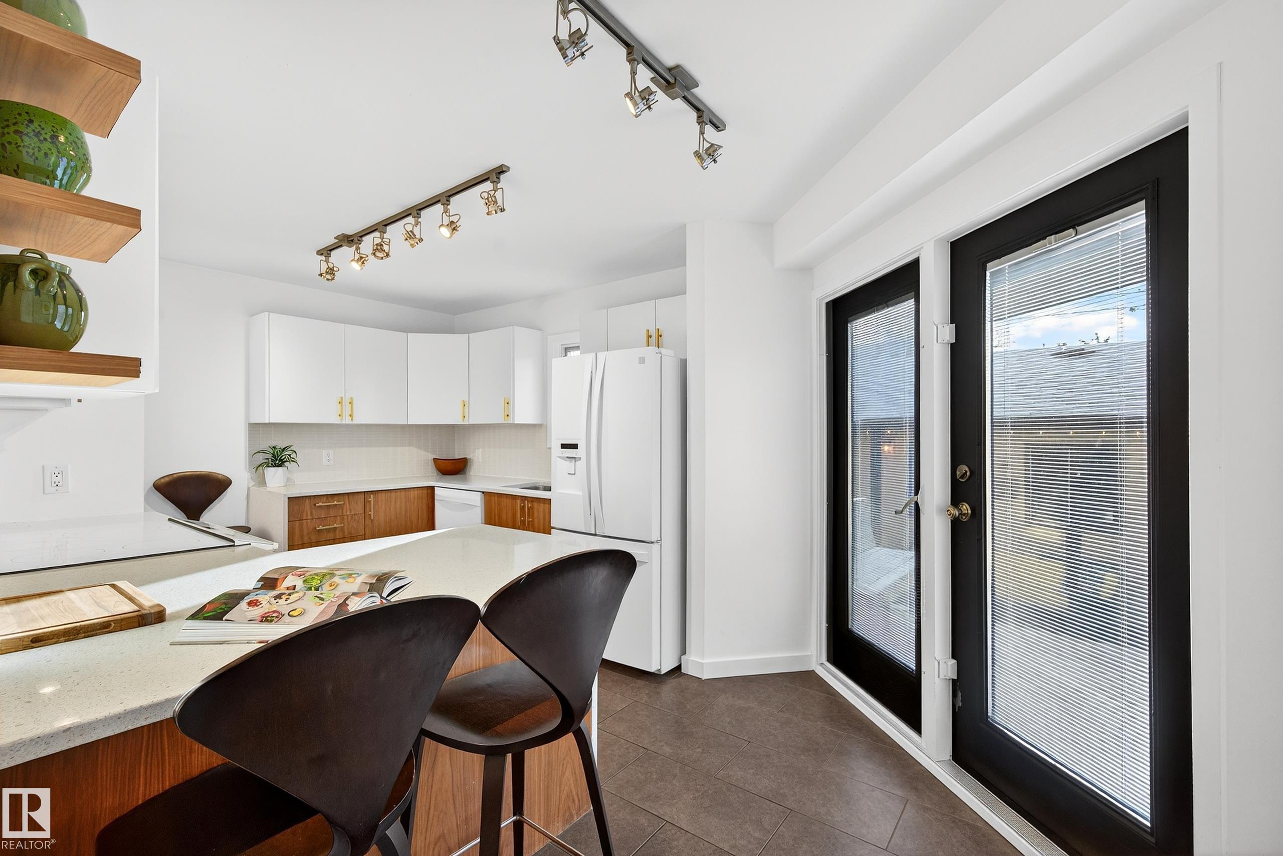 11627 76 AV NW