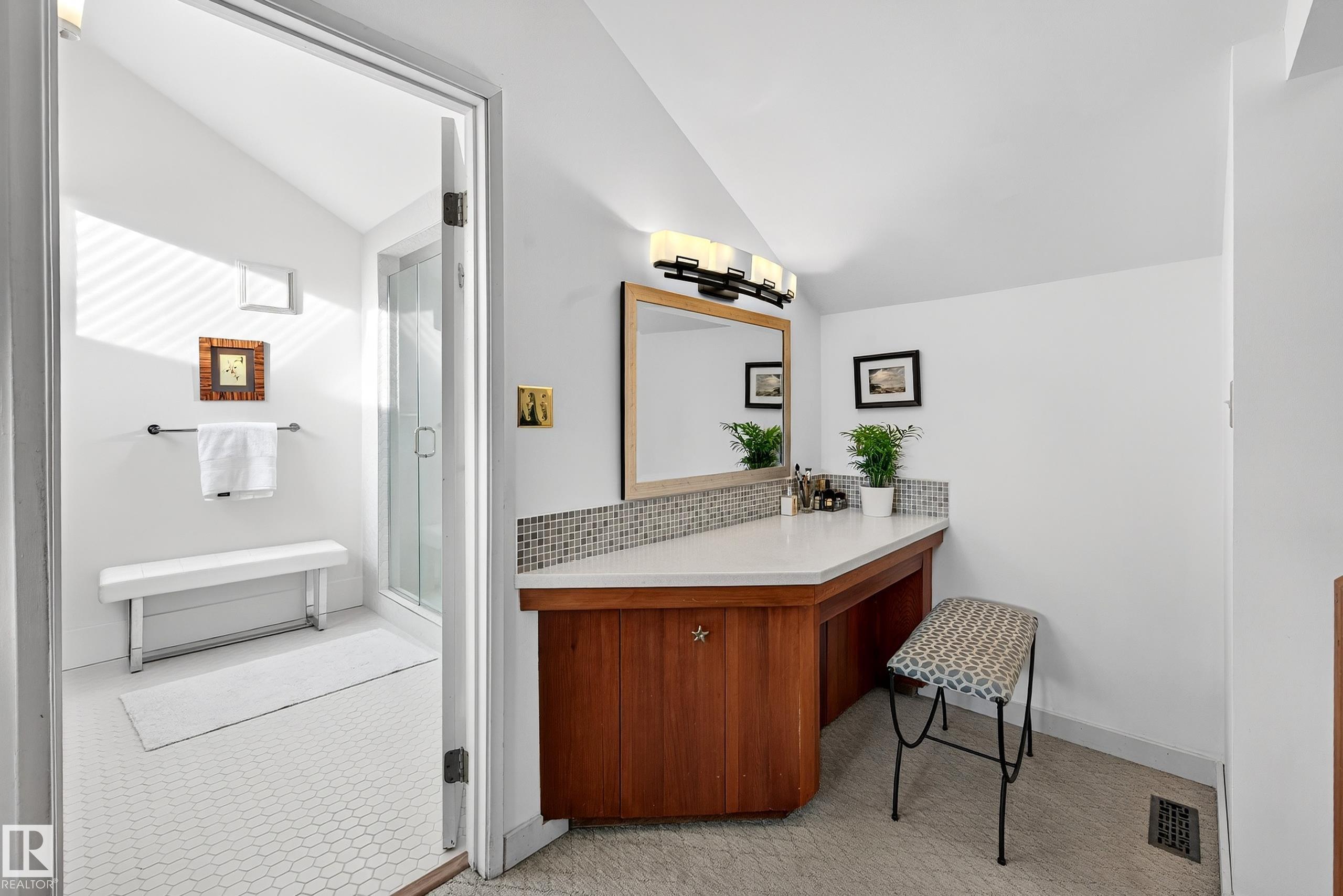 11627 76 AV NW