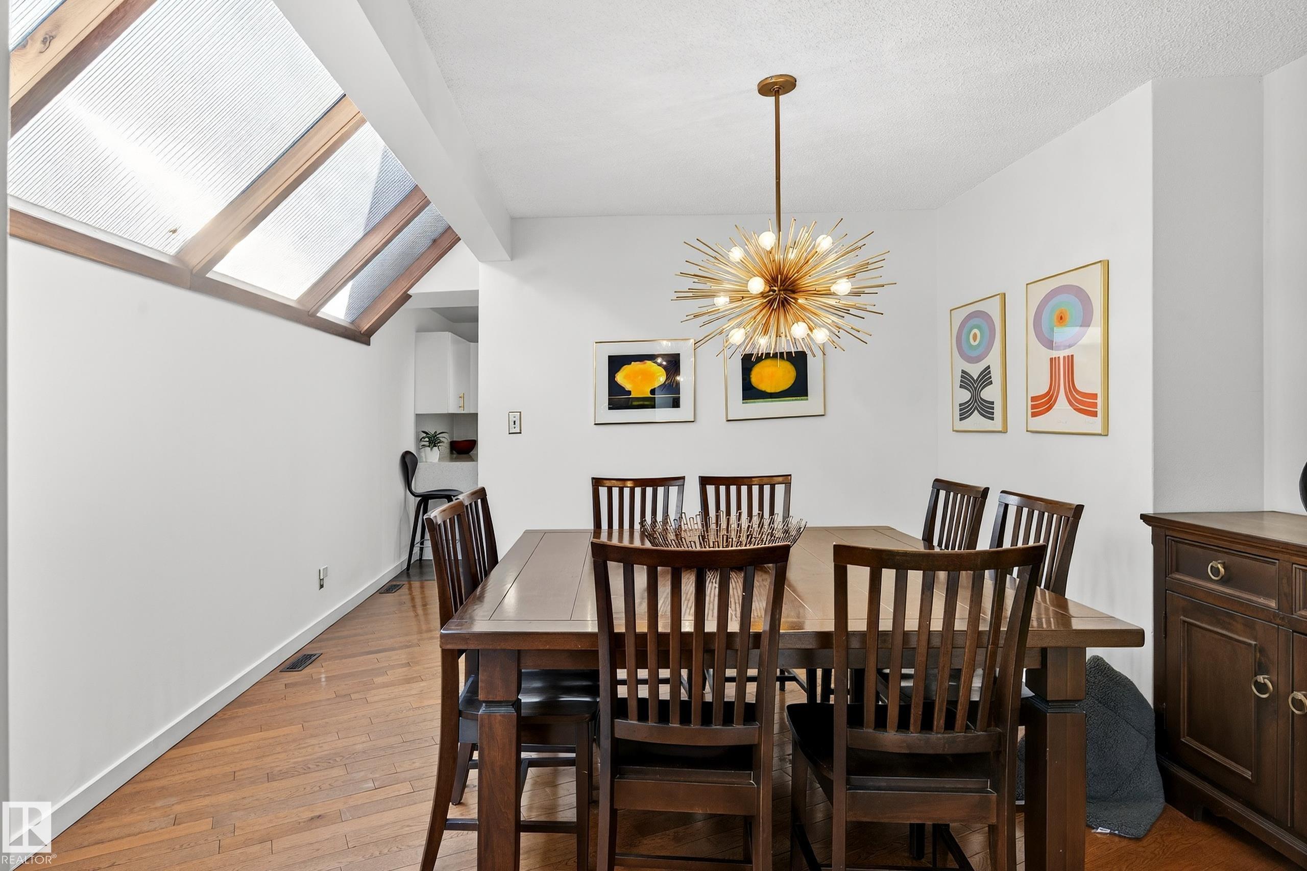 11627 76 AV NW