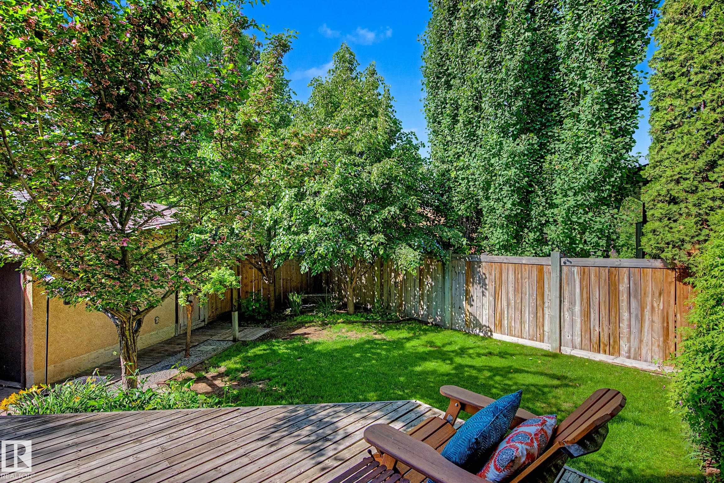 11627 76 AV NW