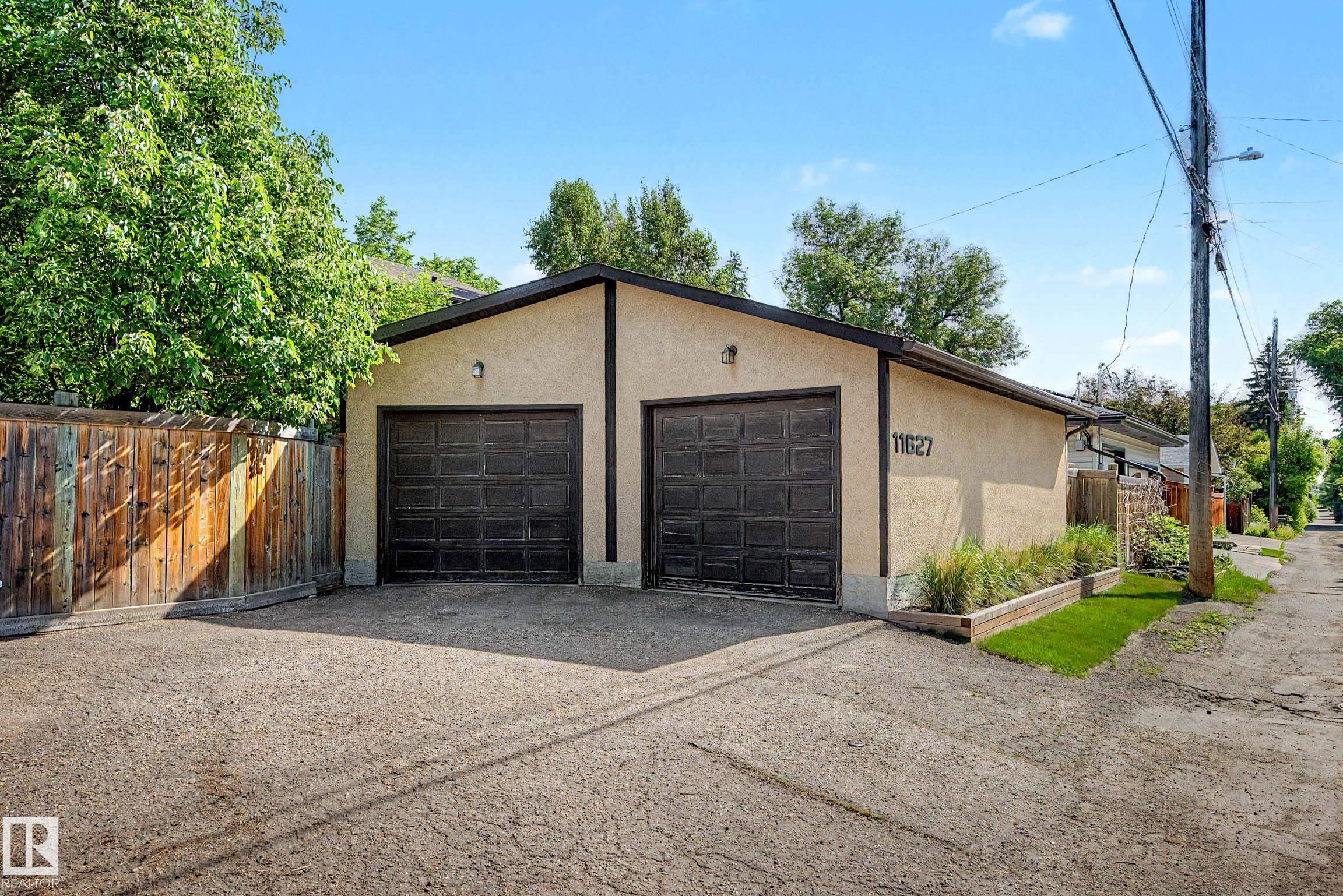 11627 76 AV NW