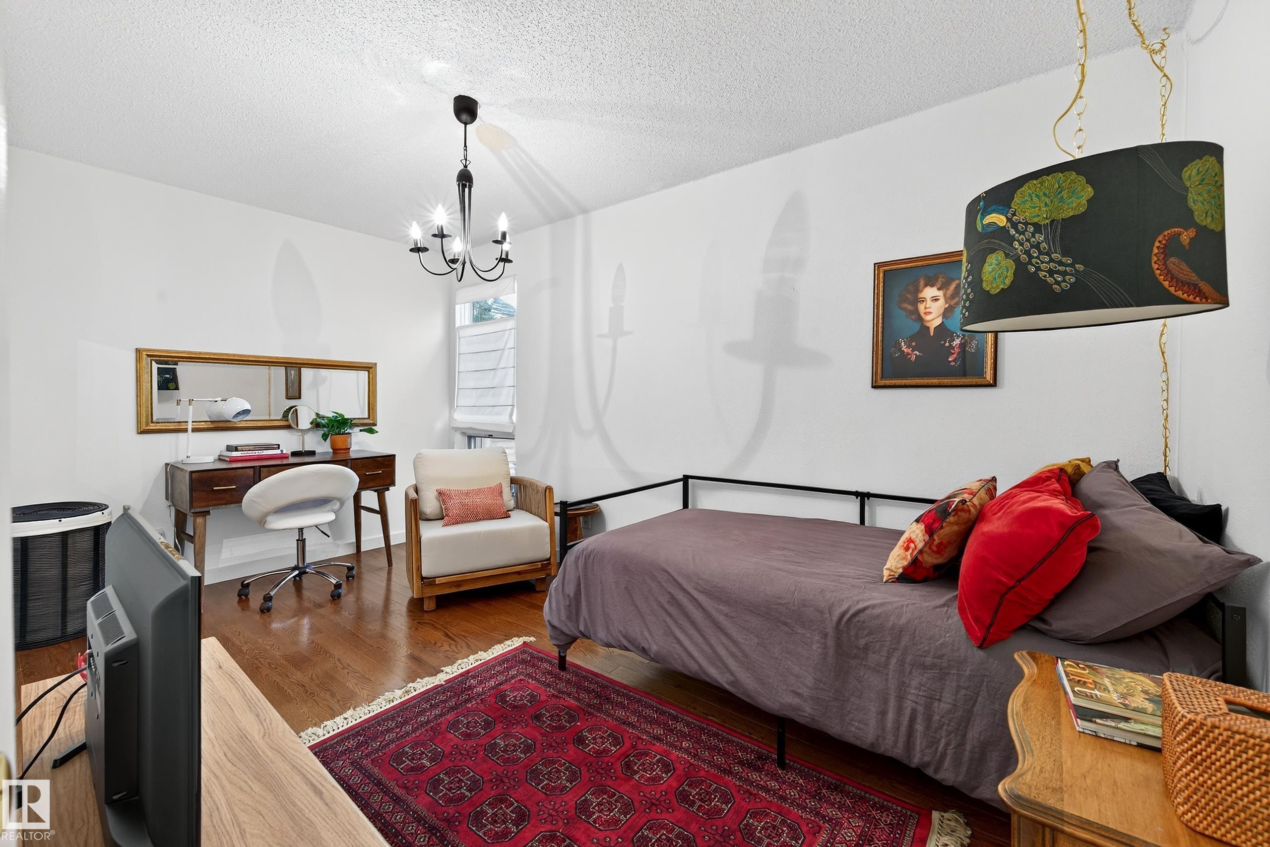 11627 76 AV NW