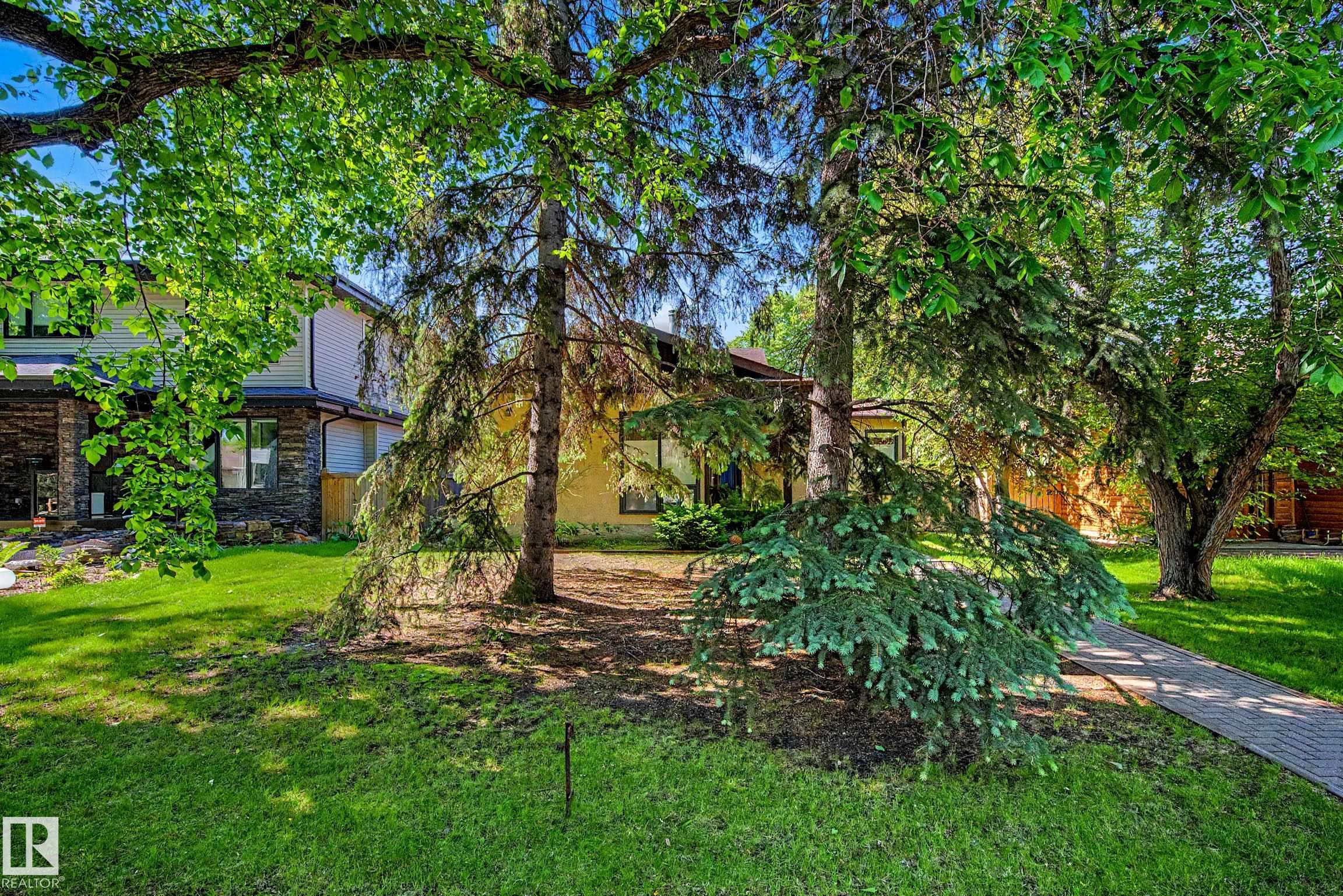 11627 76 AV NW