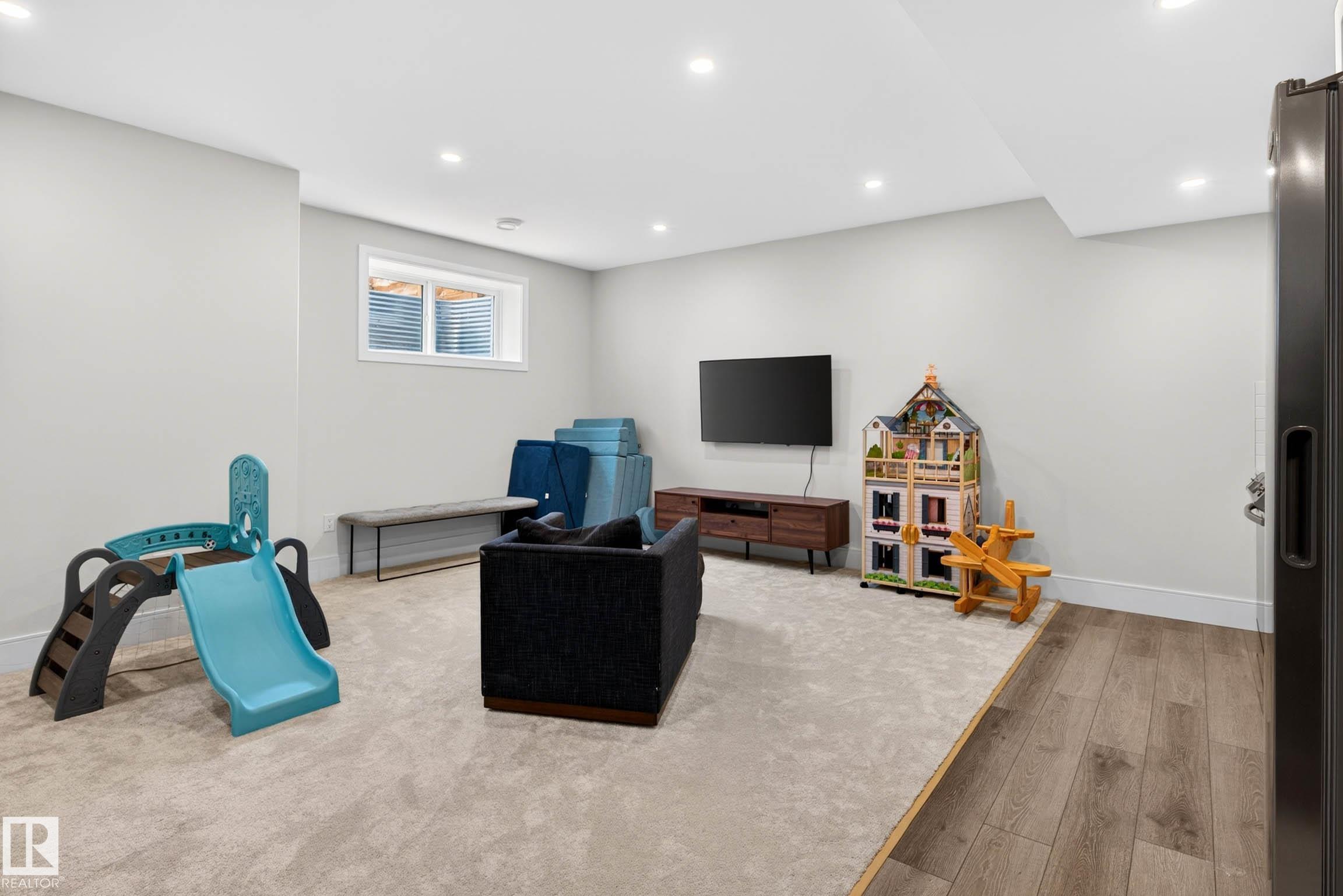 11743 83 AV NW