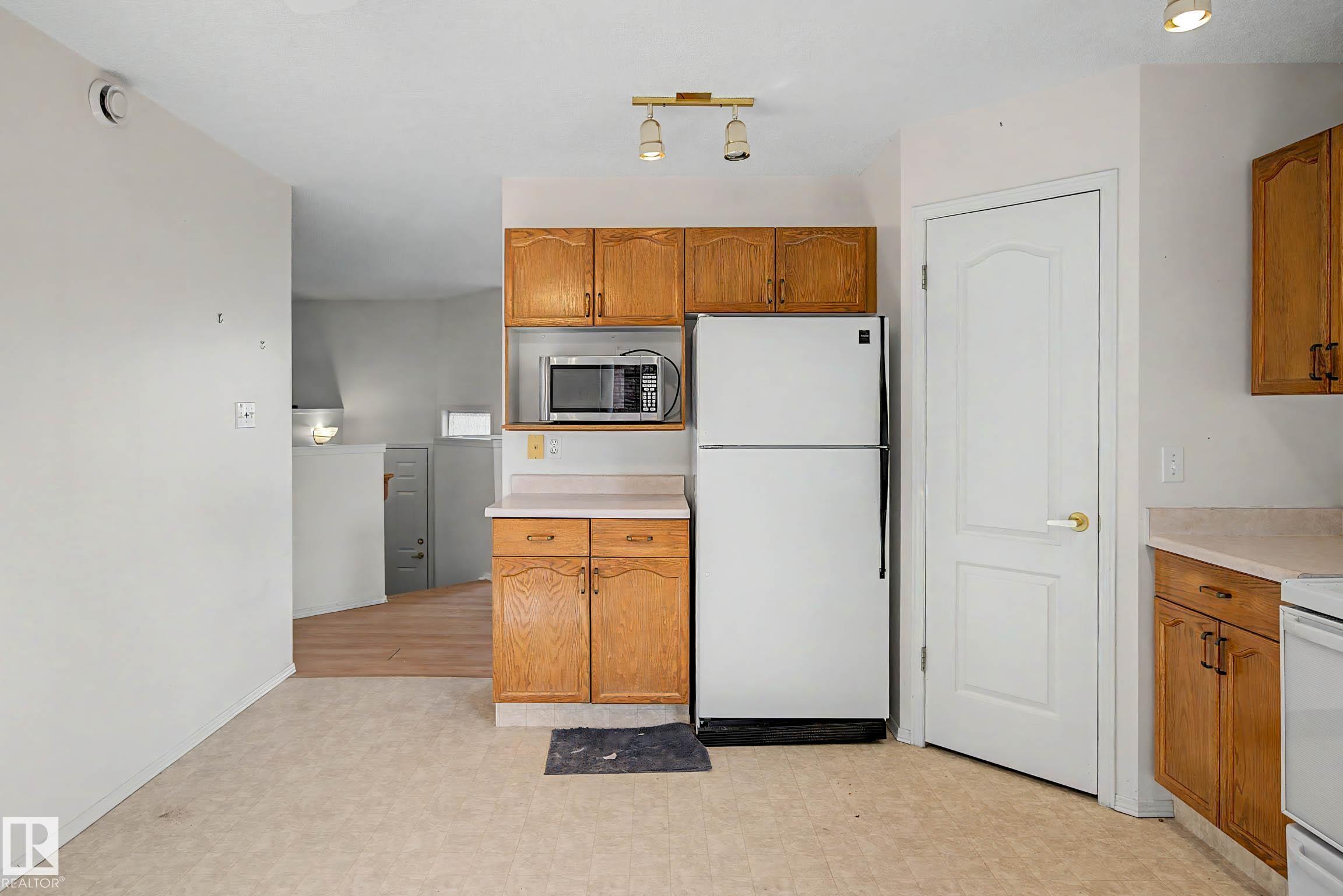 18411 77 AV NW