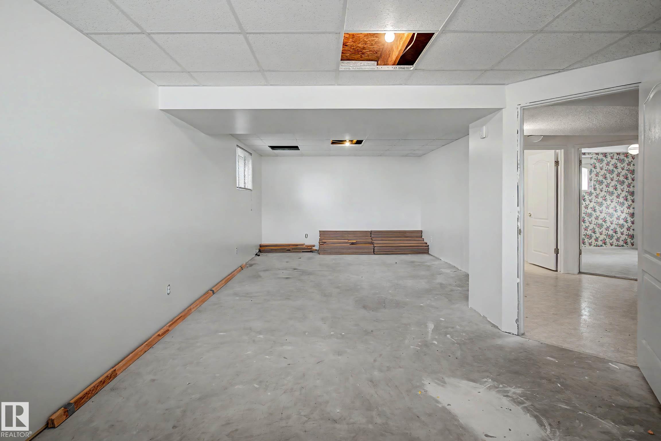 18411 77 AV NW