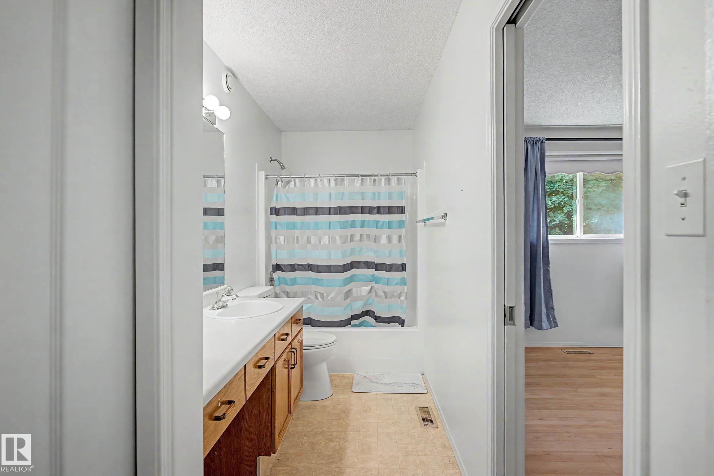 18411 77 AV NW