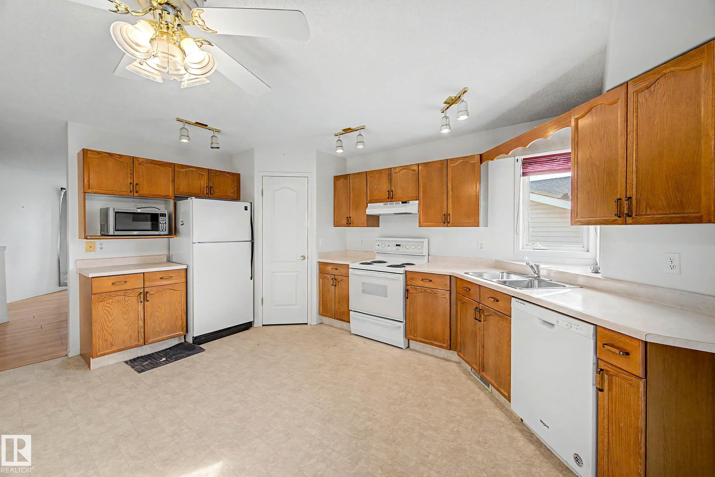 18411 77 AV NW