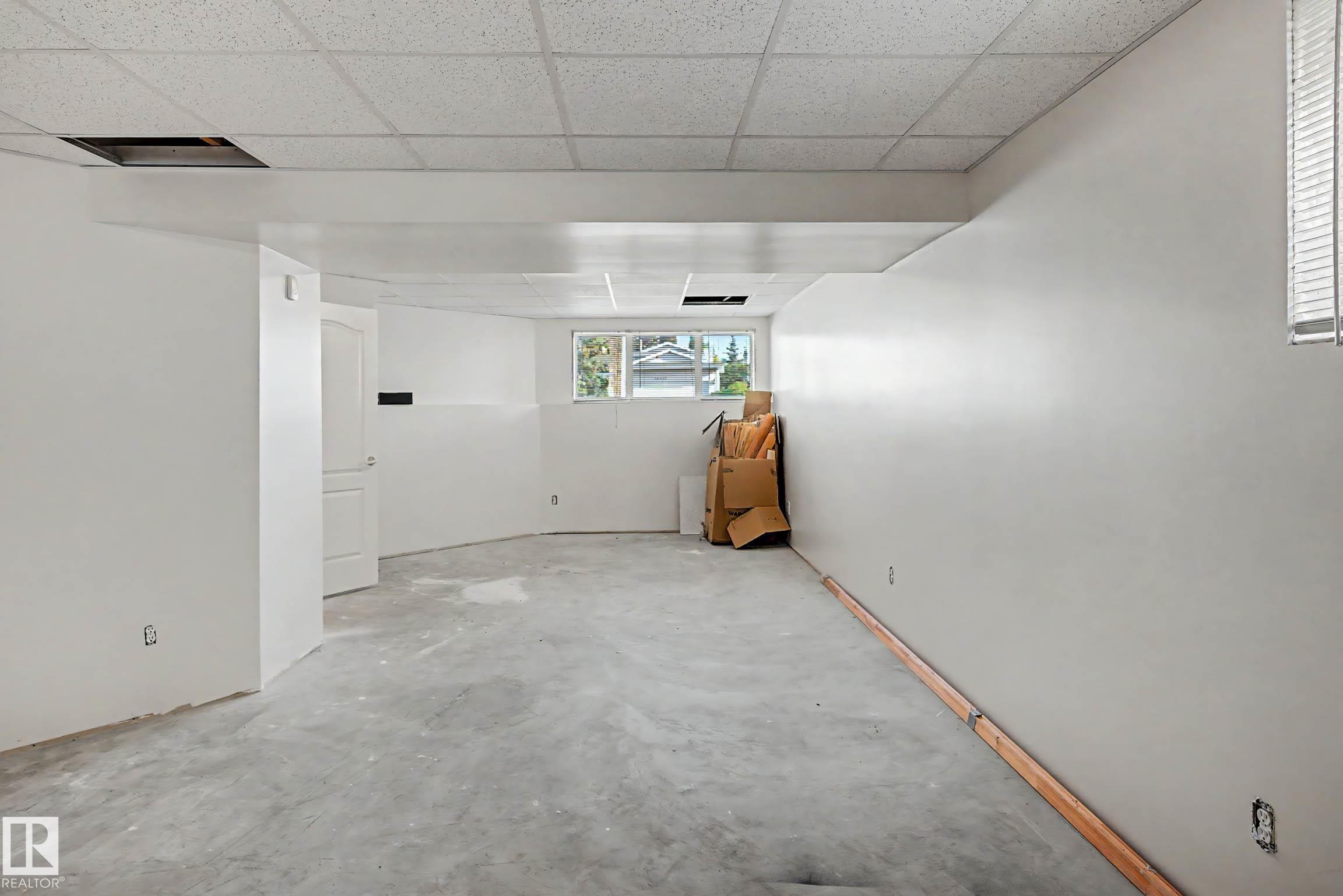 18411 77 AV NW