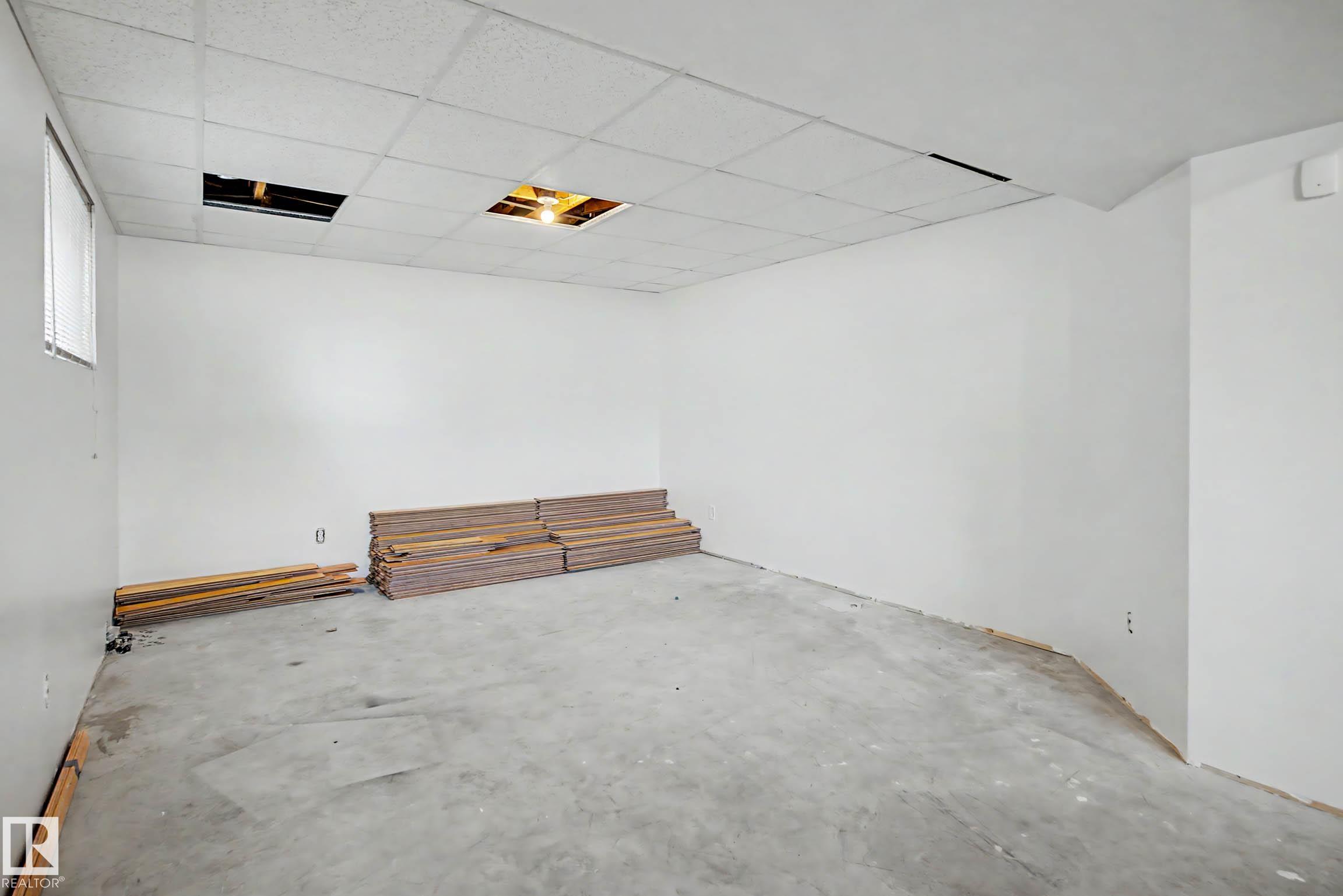 18411 77 AV NW