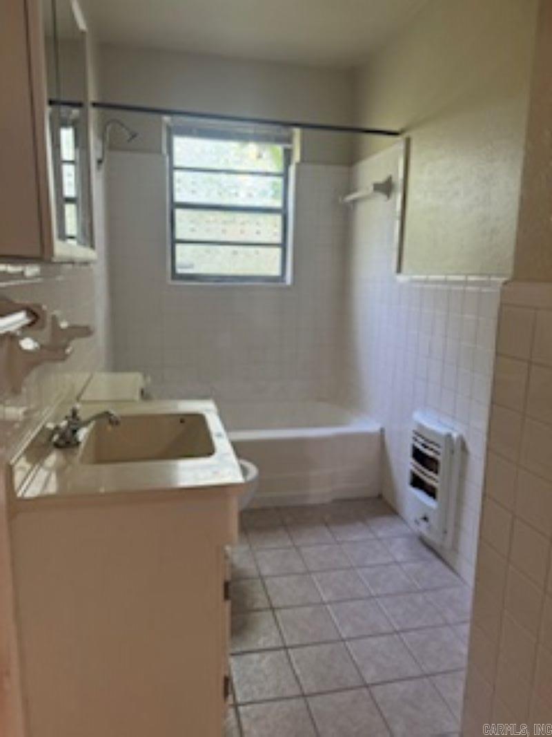 5904 Lee Ave
