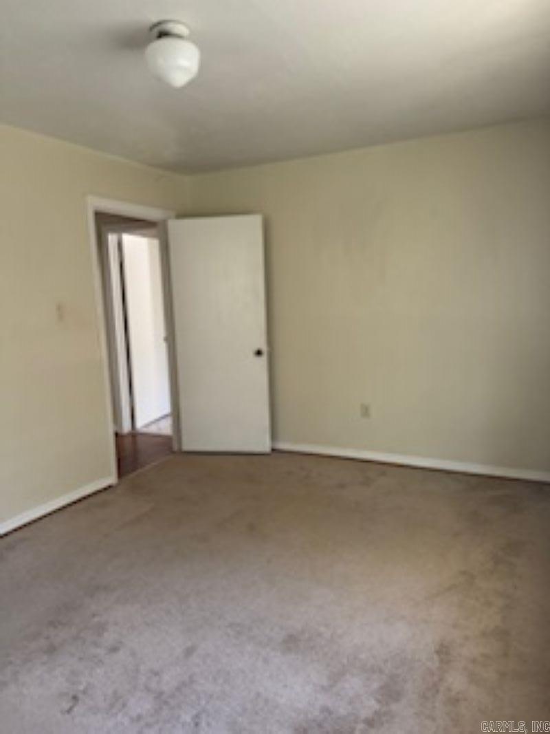 5904 Lee Ave