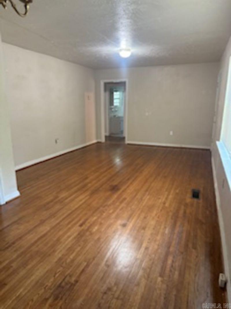 5904 Lee Ave