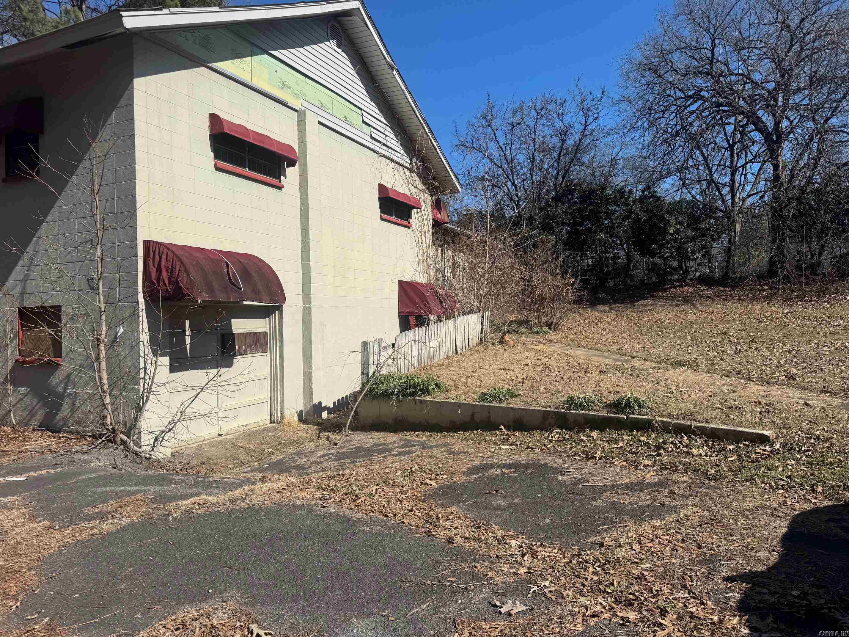 5000 Young RD