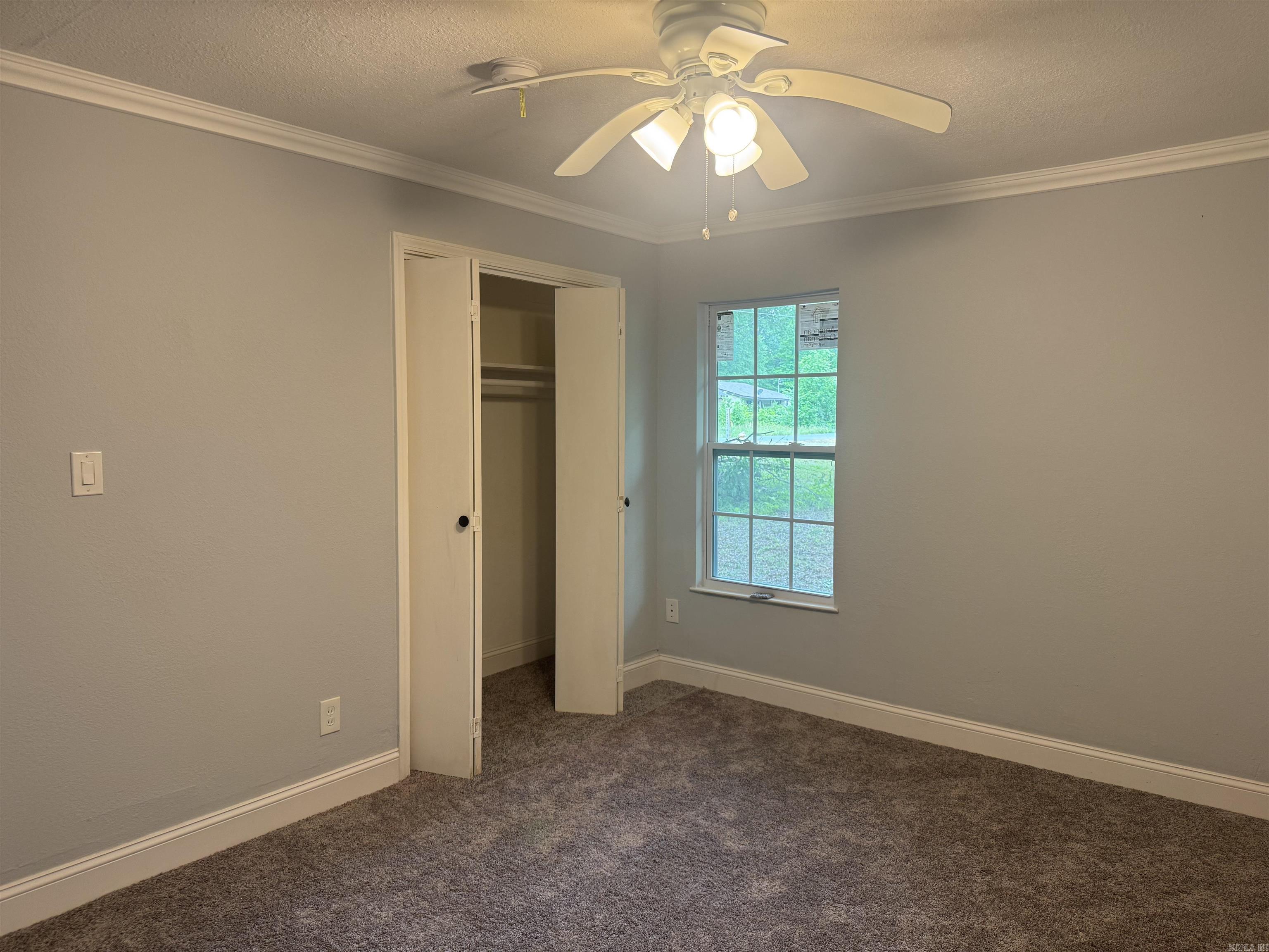 2211 W Saracen