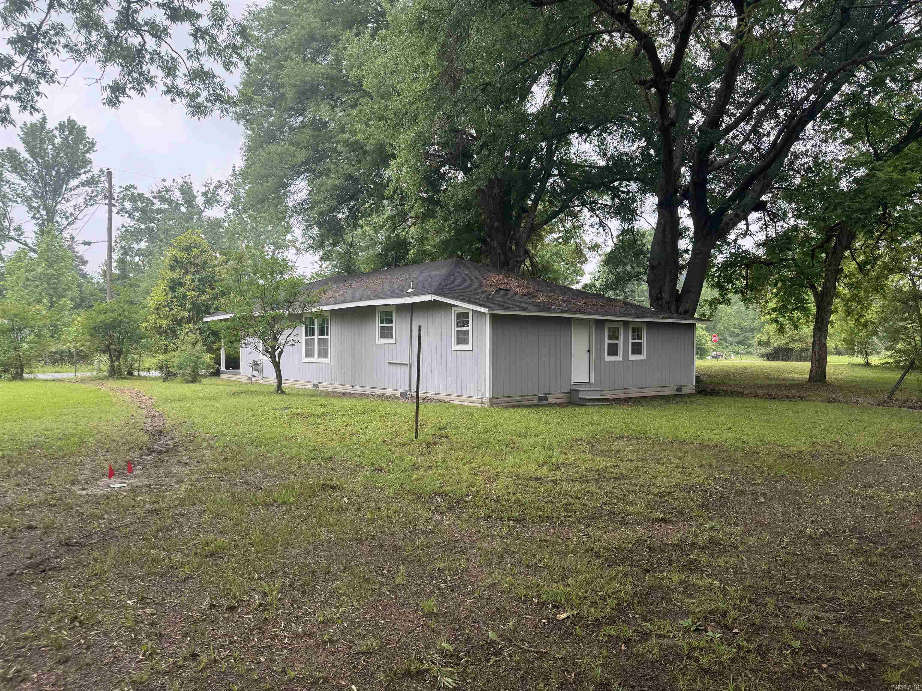 2211 W Saracen