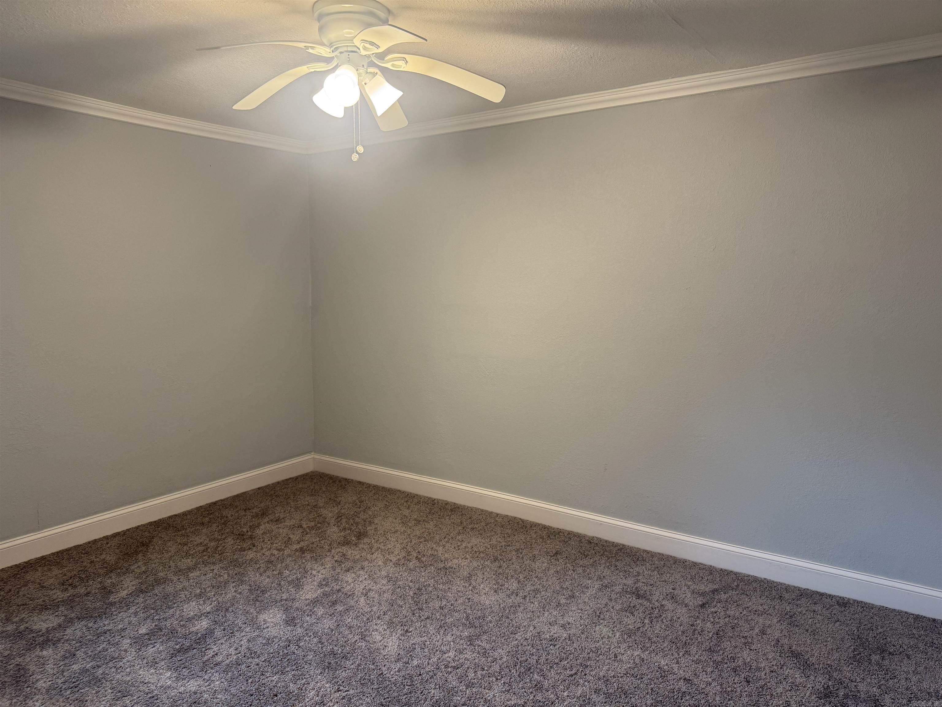 2211 W Saracen