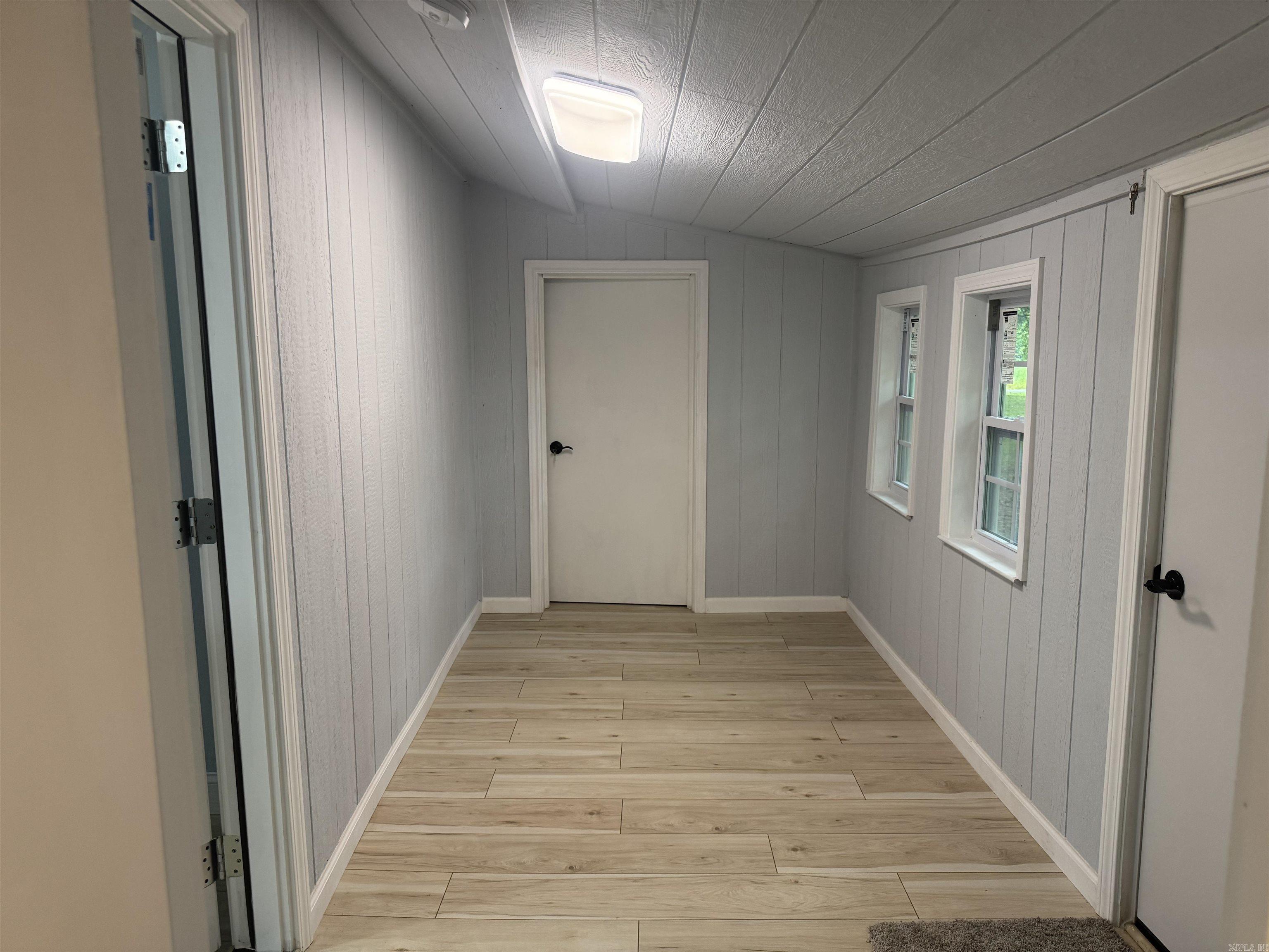 2211 W Saracen