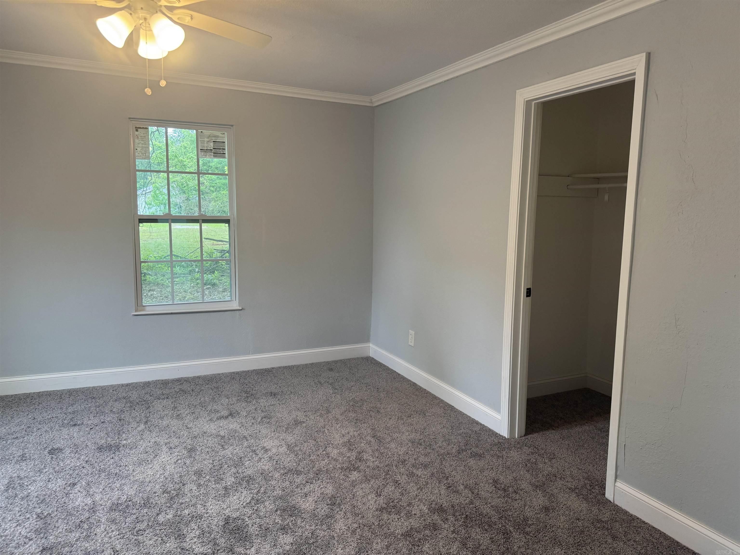 2211 W Saracen