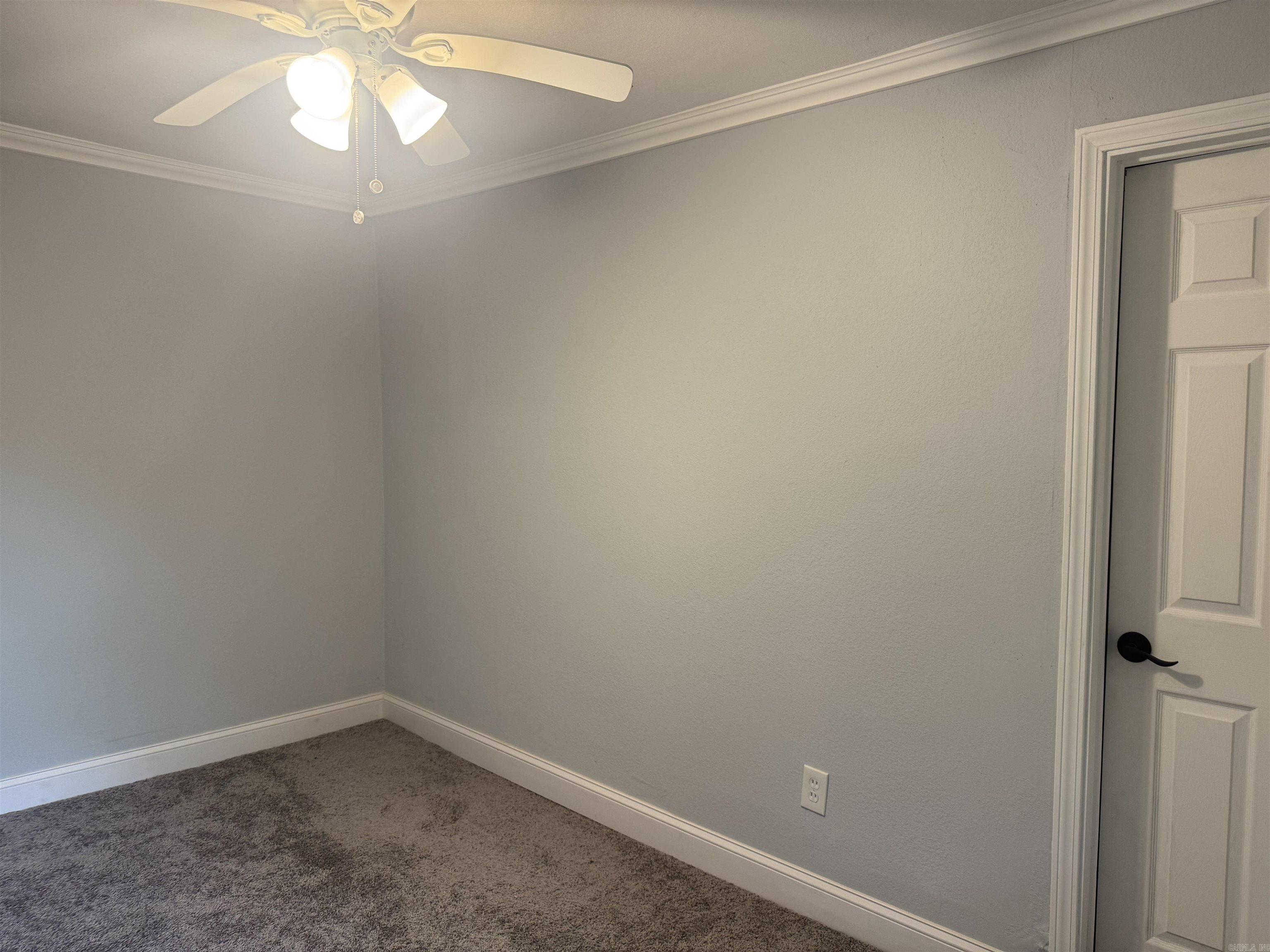 2211 W Saracen