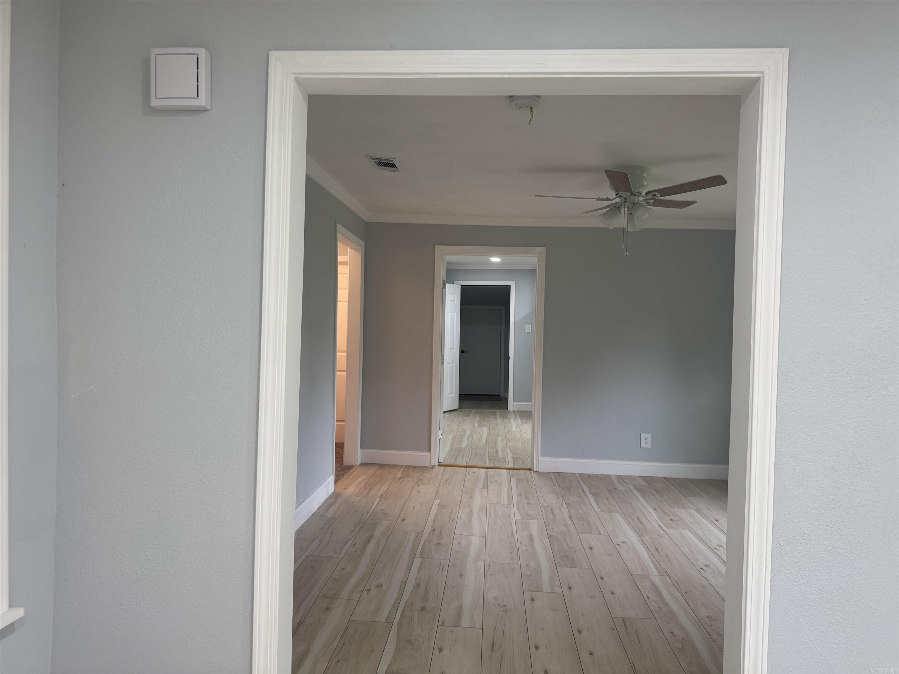 2211 W Saracen