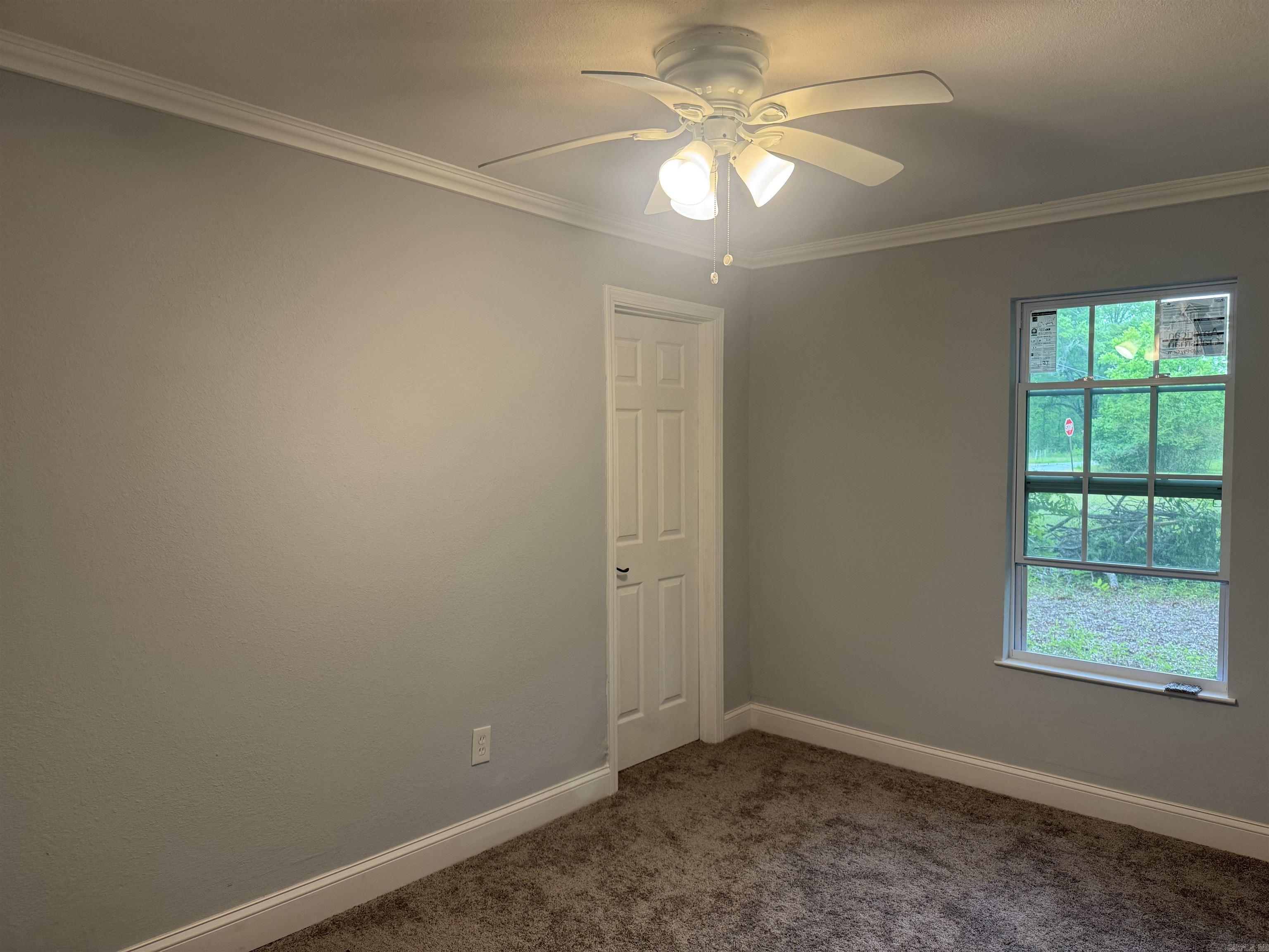 2211 W Saracen