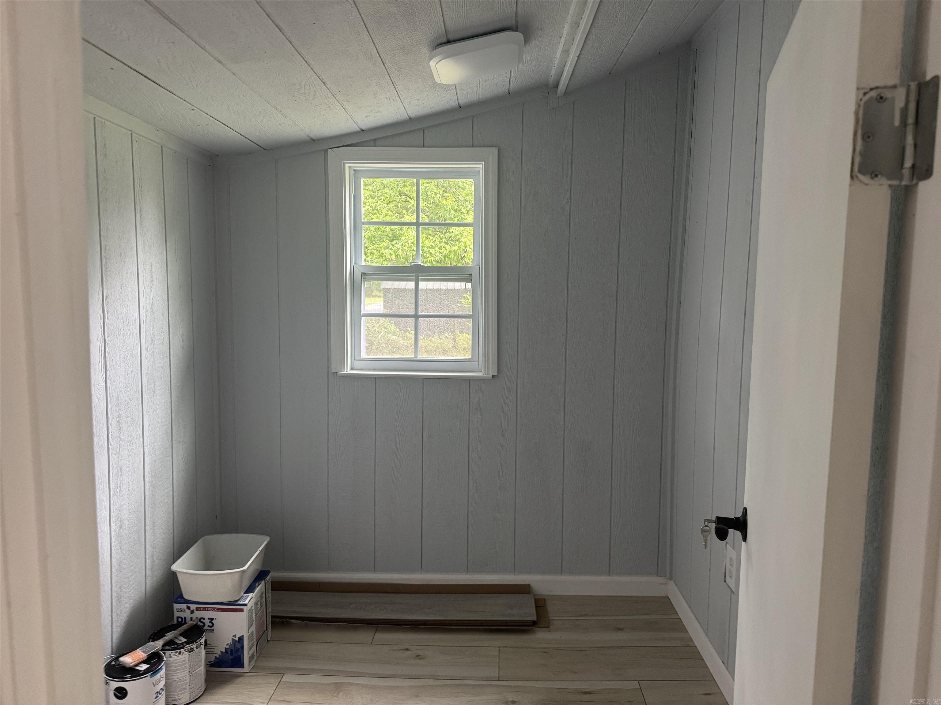 2211 W Saracen