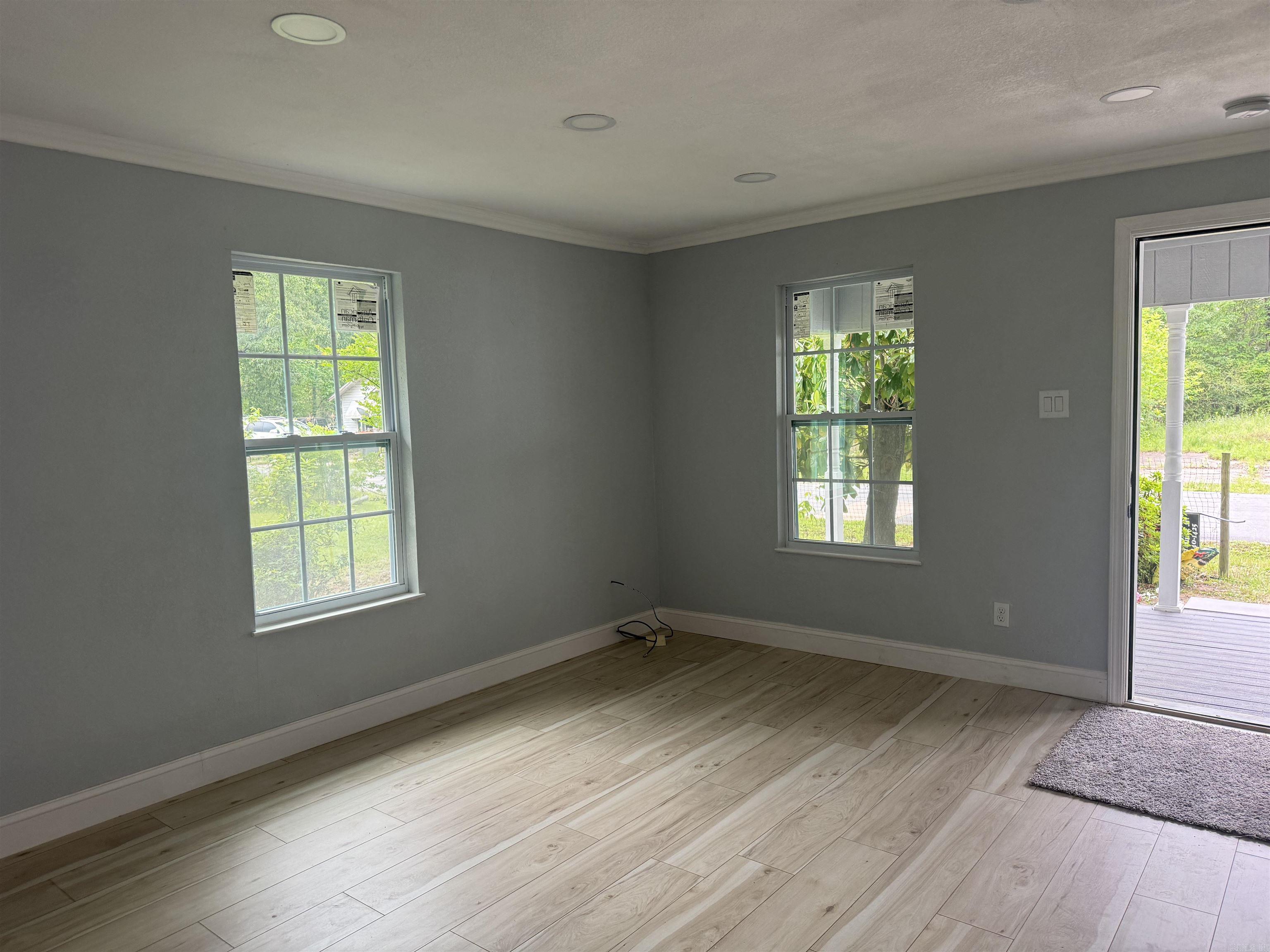 2211 W Saracen