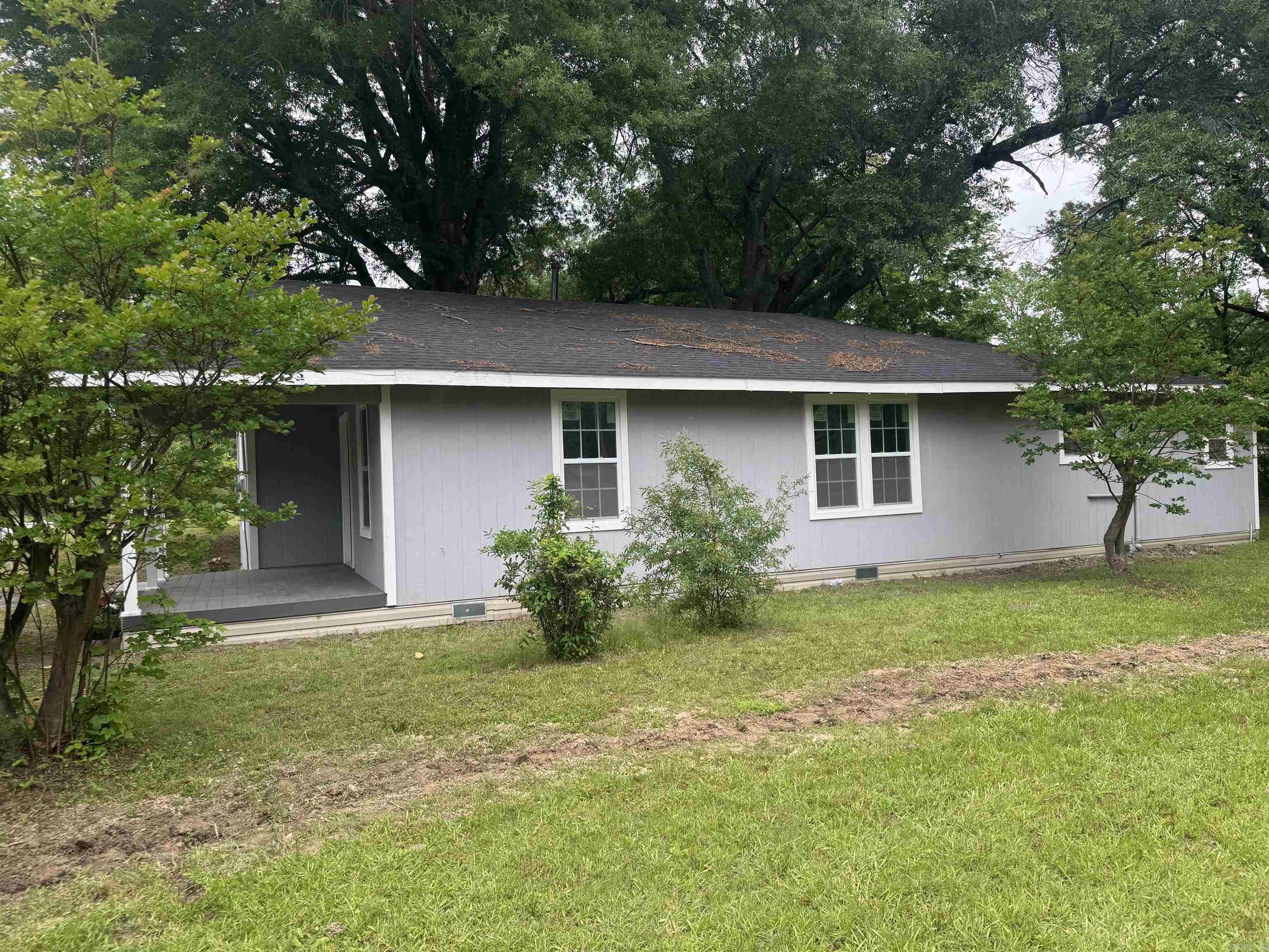 2211 W Saracen