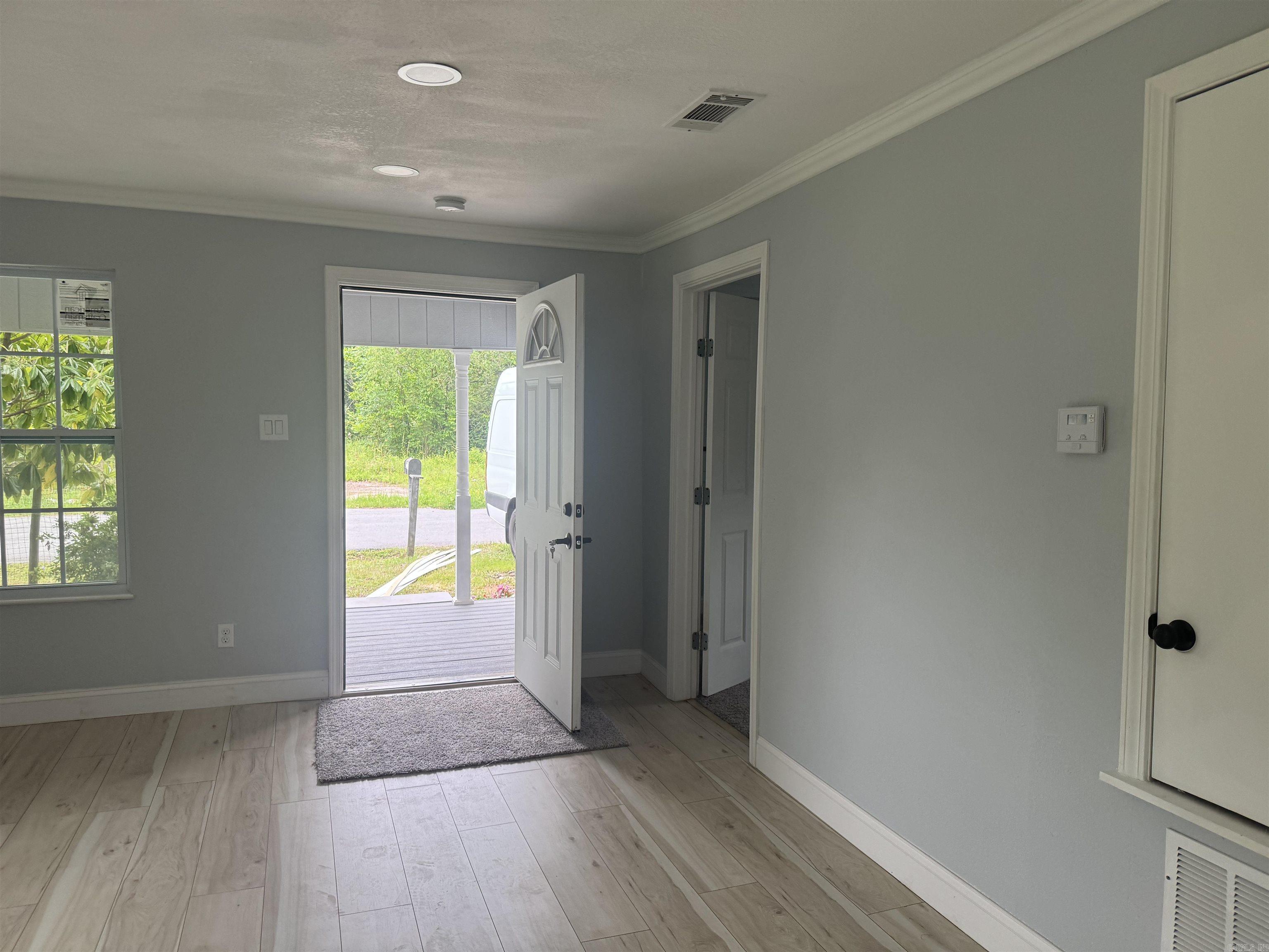 2211 W Saracen