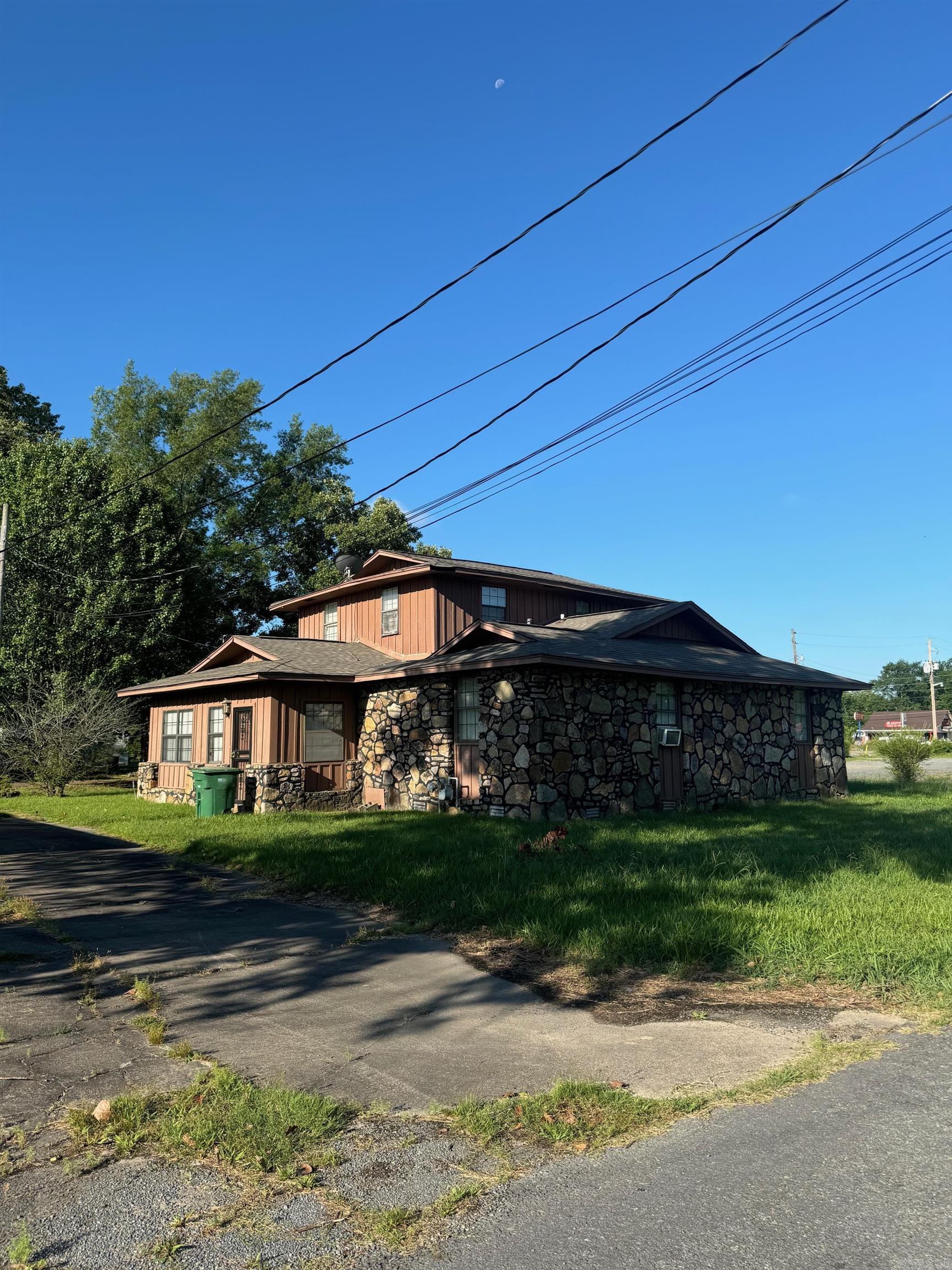 1303 S BAY