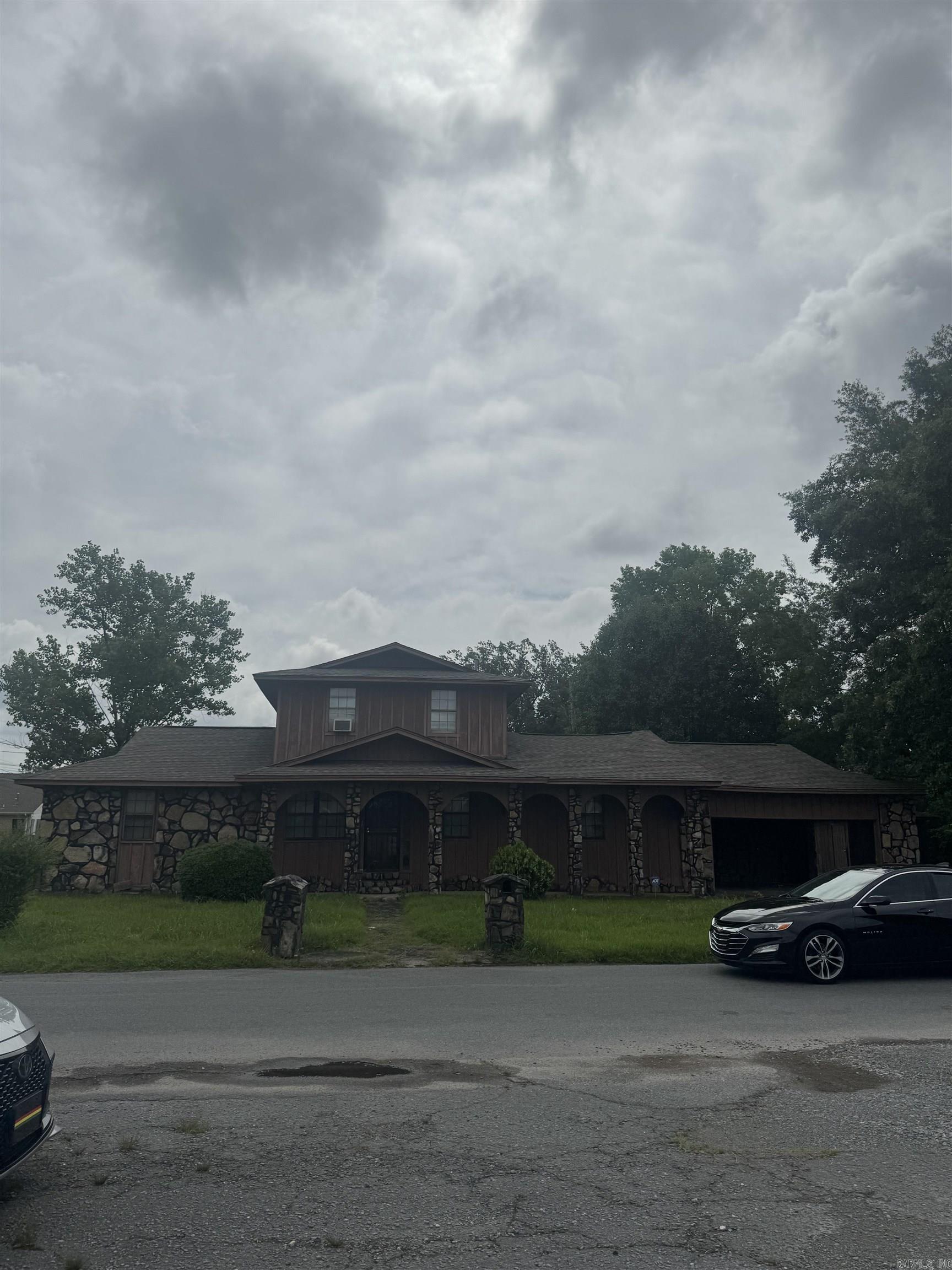 1303 S BAY